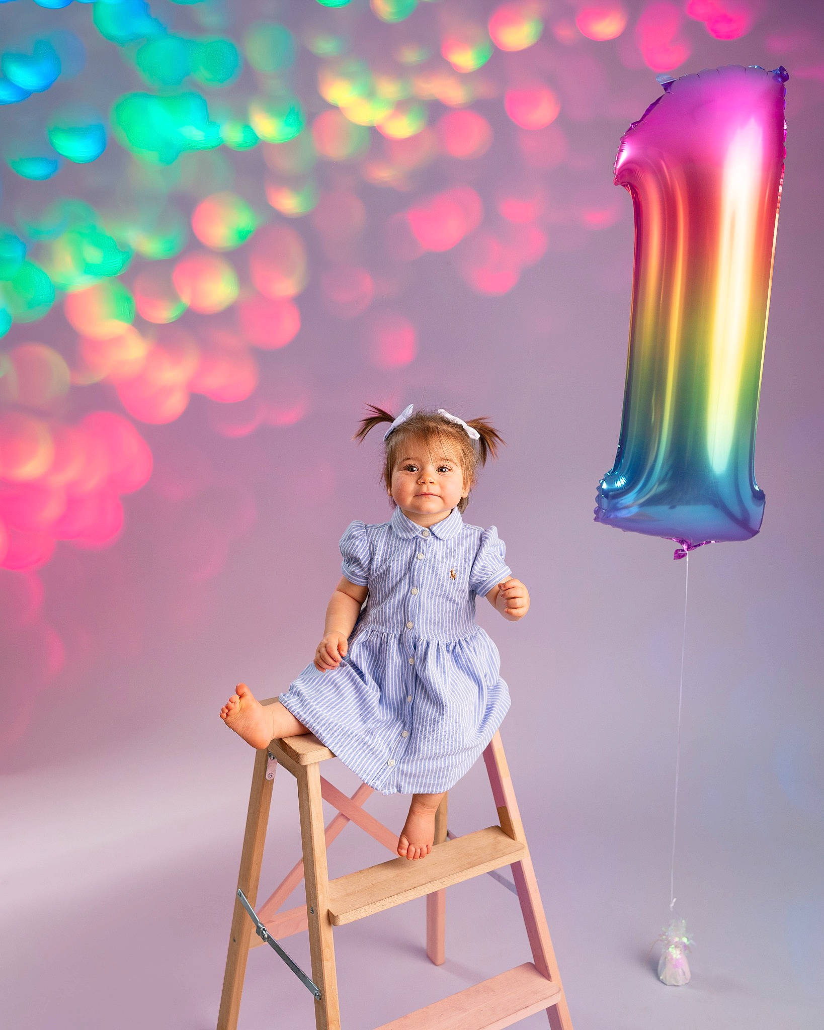Tessa participe au concours pour gagner de l'argent avec cette photo : beauty, chair, electric_blue, entertainment, event, flash_photography, fun, glass, happy, leisure, light, magenta, paint, peach, person, pink, purple, sitting, toddler, violet