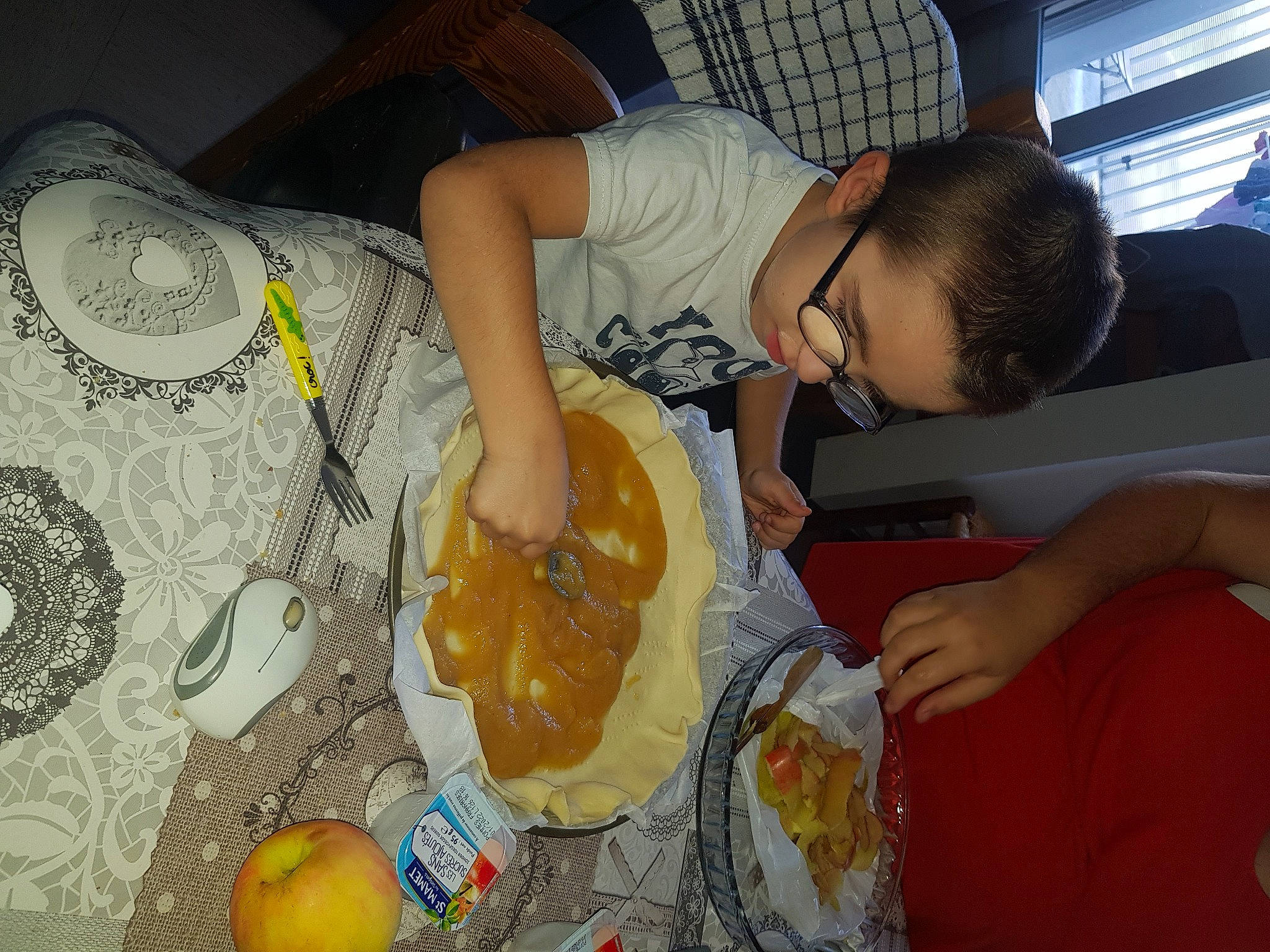 Julian a rejoint le concours — aidez-le/la à gagner de superbes lots ! bitter_orange, calabaza, calamondin, chair, citrus, clementine, food, fruit, grapefruit, mandarin_orange, natural_foods, orange, person, rangpur, tableware, tangelo, tangerine, valencia_orange, winter_squash, yellow