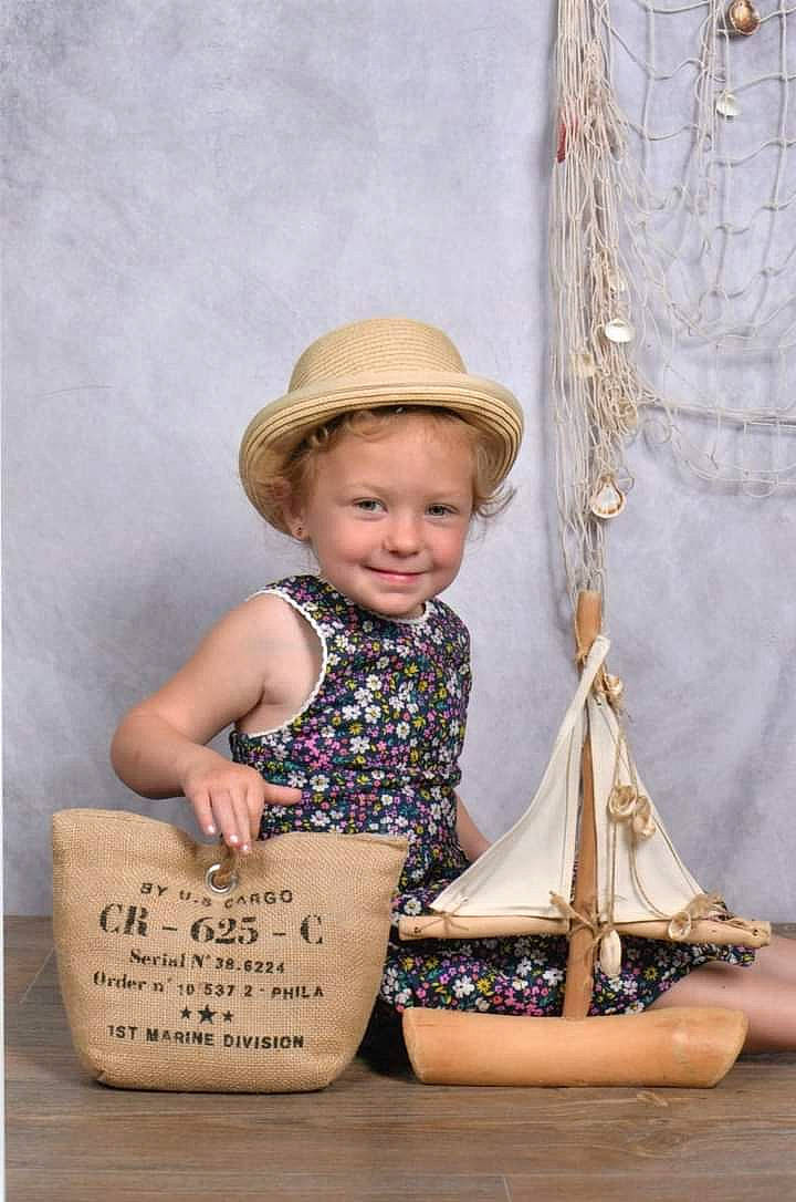 Kimberley a rejoint le concours — aidez-le/la à gagner de superbes lots ! beauty, child, dress, event, eye, face, fun, happy, hat, headgear, human, jewellery, joy, people, person, sitting, smile, sun_hat, toddler, travel