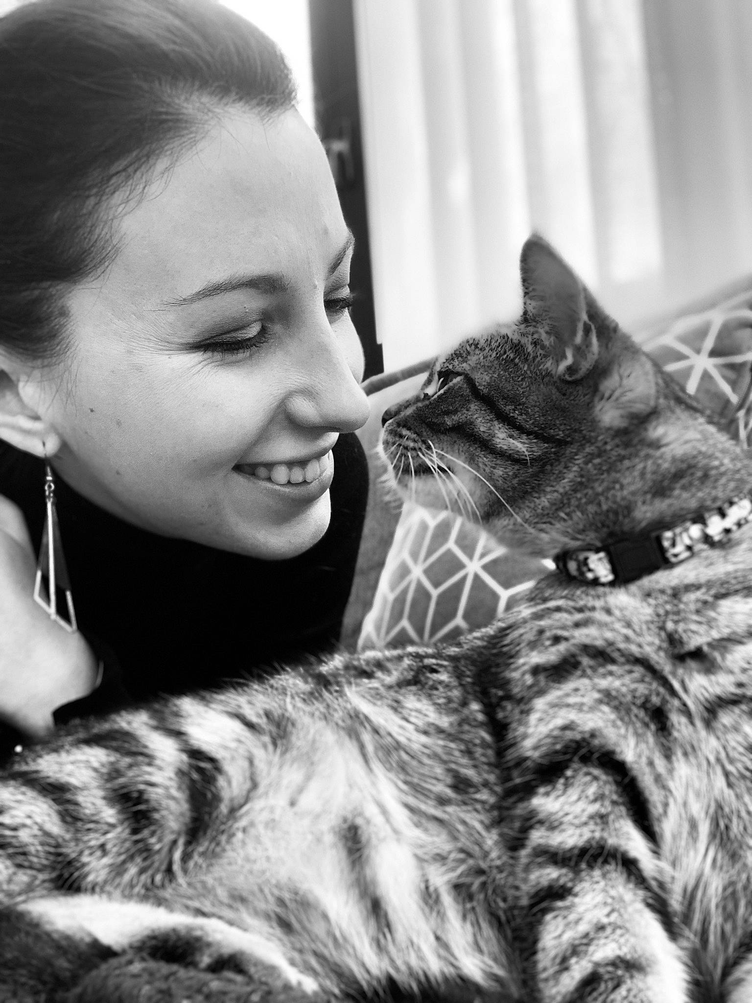 Ruby participe au concours pour gagner de l'argent avec cette photo : beauty, black, black_and_white, carnivore, cat, comfort, curtain, ear, eyelash, felidae, gesture, happy, monochrome, monochrome_photography, organ, small_to_medium_sized_cats, smile, style, whiskers, white