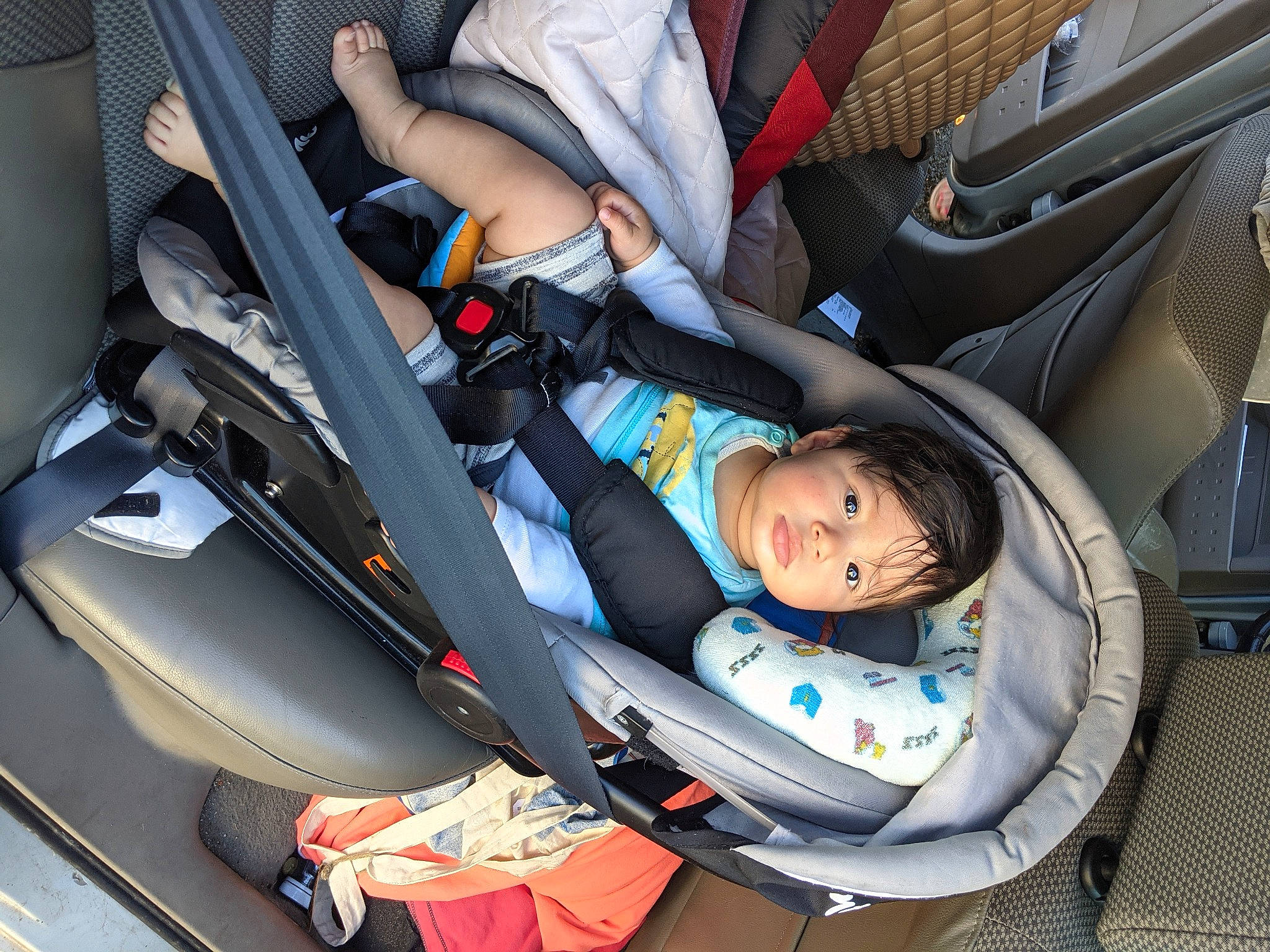 Riquelme Chaves a rejoint le concours — aidez-le/la à gagner de superbes lots ! auto_part, automotive_design, baby, baby_carriage, baby_products, car, car_seat, car_seat_cover, comfort, family_car, head_restraint, luxury_vehicle, motor_vehicle, person, personal_luxury_car, seat_belt, service, steering_part, toddler, vehicle