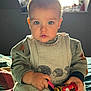 Arthur participe au concours pour gagner de l'argent avec cette photo : toddler, child, blue_eyes, toy, marker, blanket, sitting, indoors, window, sunlight, cozy, clothing, face, portrait, expression, cute, hands, bed, room, young_child