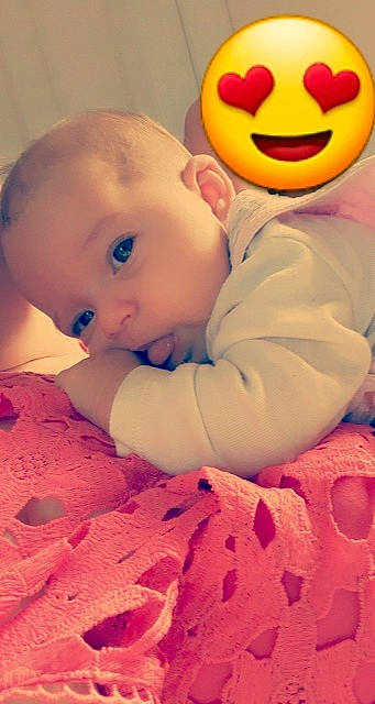 Félicia participe au concours pour gagner de l'argent avec cette photo : baby, baby_toys, bedtime, cheek, child, face, finger, happy, head, mouth, nose, orange, person, pink, play, skin, smile, textile, thumb, toddler