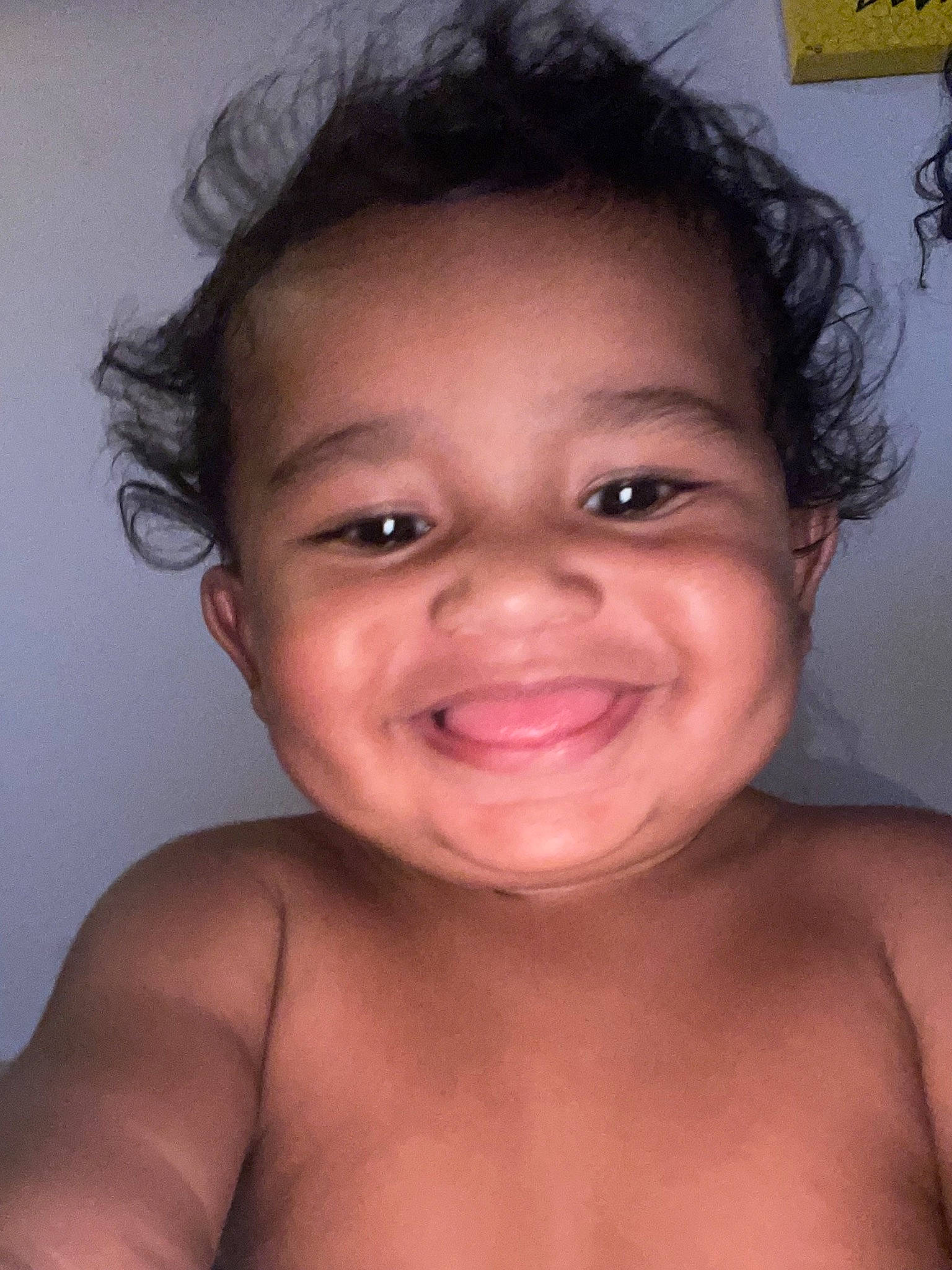 Royale is registered to the contest to win money with this photo: arm, cheek, chin, ear, eye, eyebrow, eyelash, flash_photography, forehead, hair, hairstyle, human_body, joy, lip, mouth, muscle, nose, person, shoulder, skin