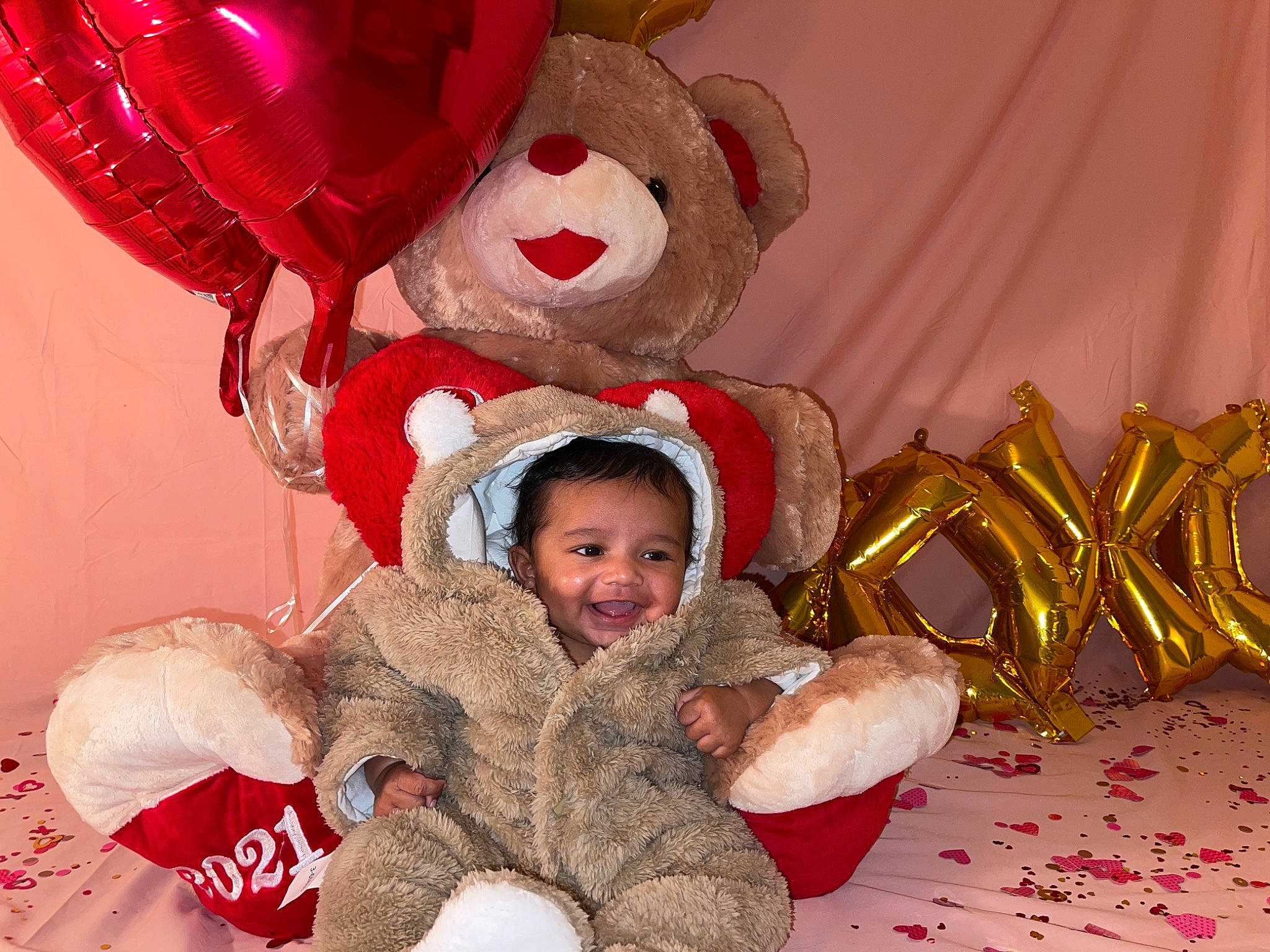 Royale is registered to the contest to win money with this photo: baby, baby_toddler_clothing, child, christmas, christmas_eve, christmas_ornament, costume_hat, event, fictional_character, fun, fur, happy, holiday, joy, party_supply, person, pink, red, santa_claus, smile