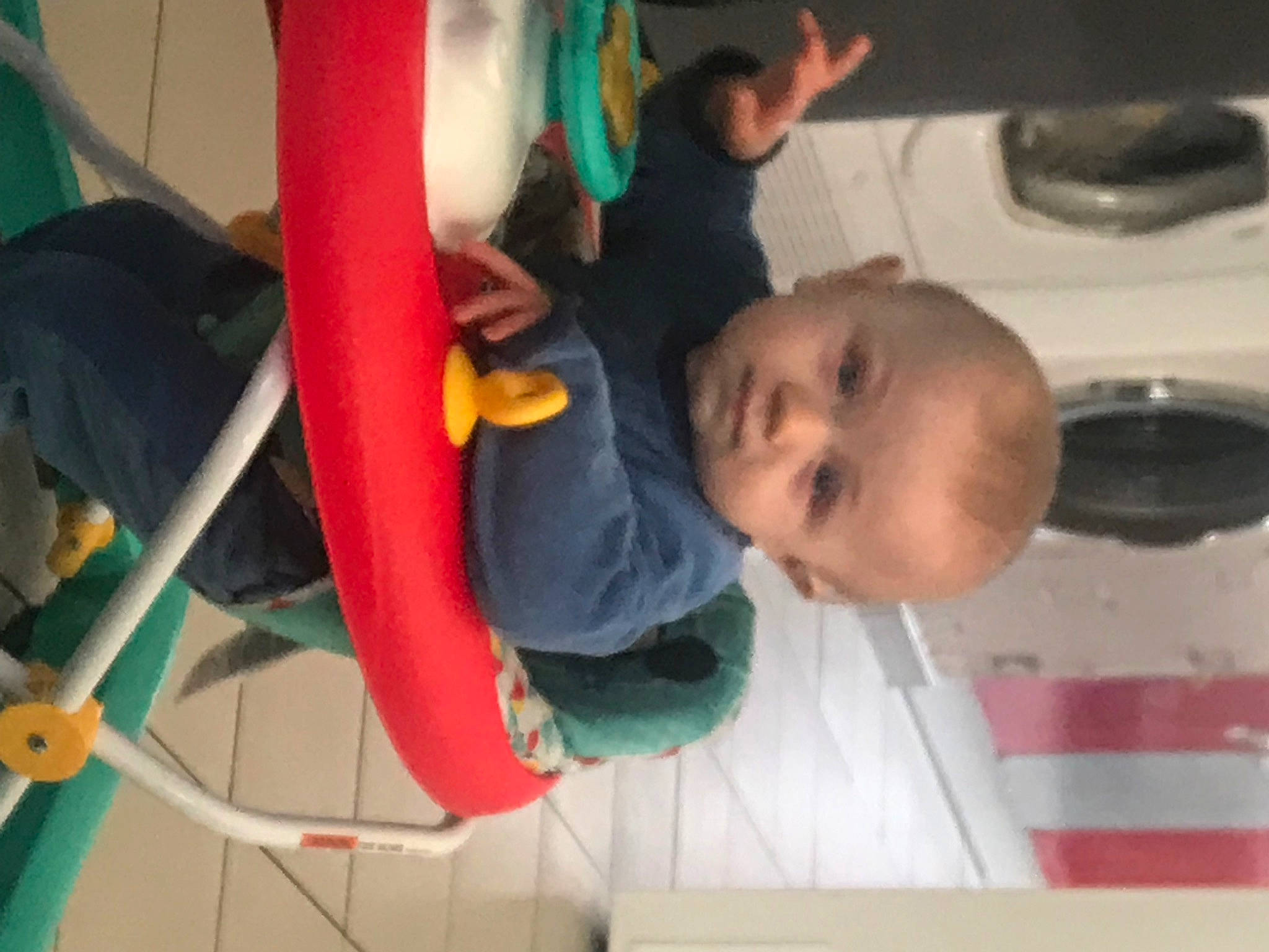 Loevan participe au concours pour gagner de l'argent avec cette photo : baby, baby_products, baby_safety, baby_toddler_clothing, baby_toys, bathing, child, flooring, fun, leisure, organ, person, play, room, t_shirt, thumb, toddler, toy