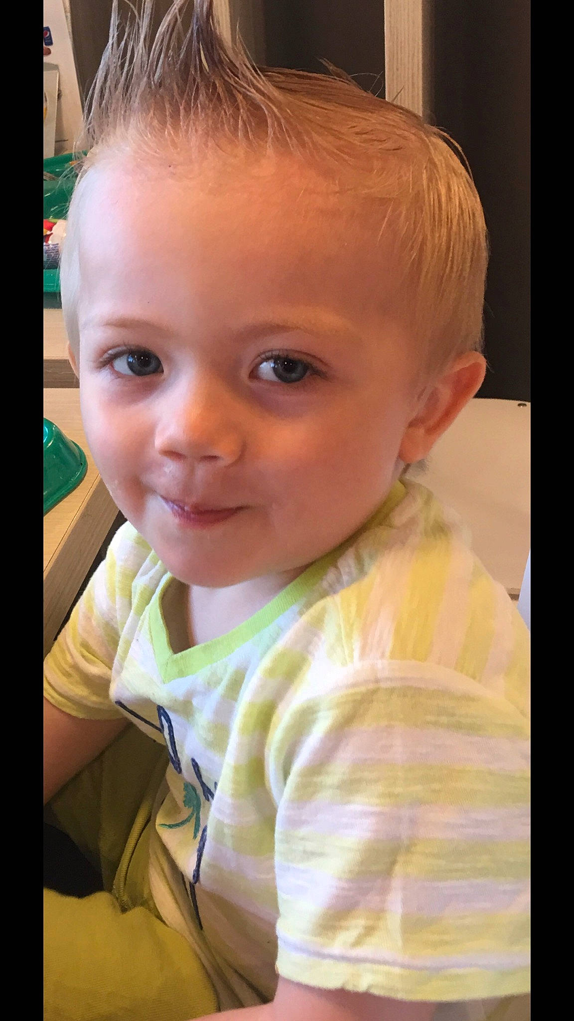 Trevor participe au concours pour gagner de l'argent avec cette photo : baby, blond, cheek, child, chin, ear, eye, eyebrow, face, facial_expression, forehead, hair, hairstyle, head, iris, lip, nose, person, skin, smile