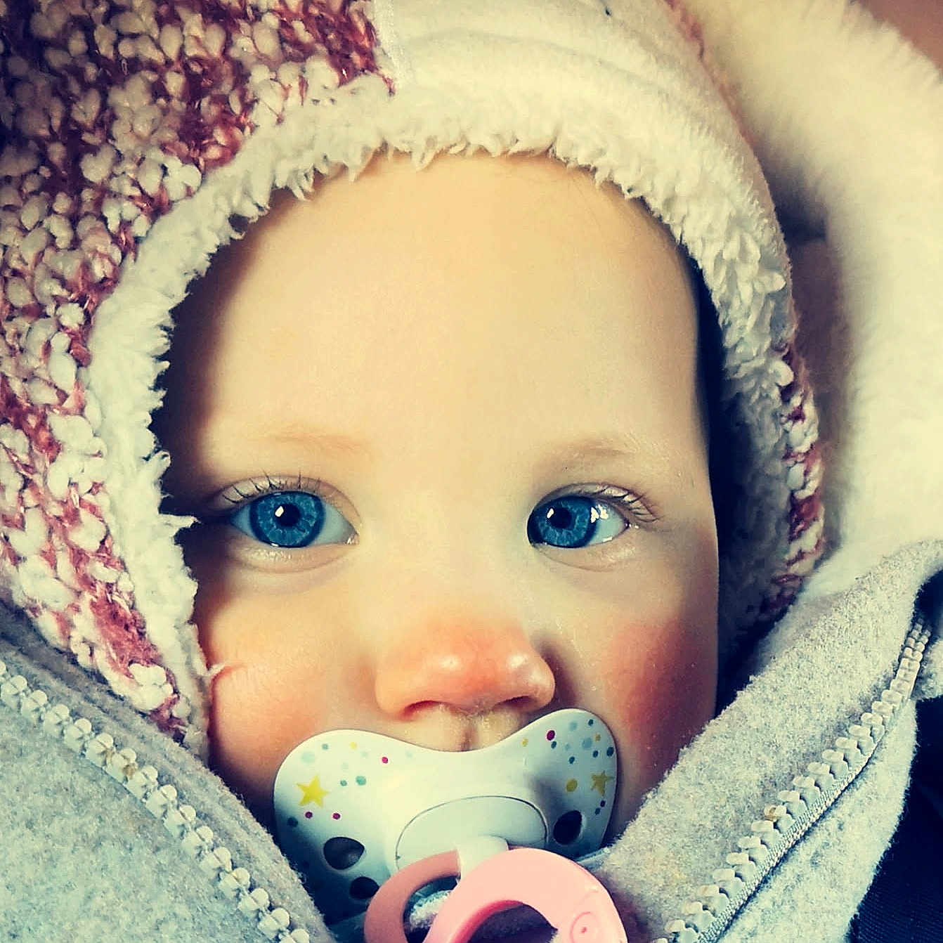 Louise participe au concours pour gagner de l'argent avec cette photo : baby, bonnet, cap, clothing, coat, face, hat, head, hood, hoodie, jacket, knitwear, newborn, person, photography, portrait, purple, sweater, sweatshirt, tape