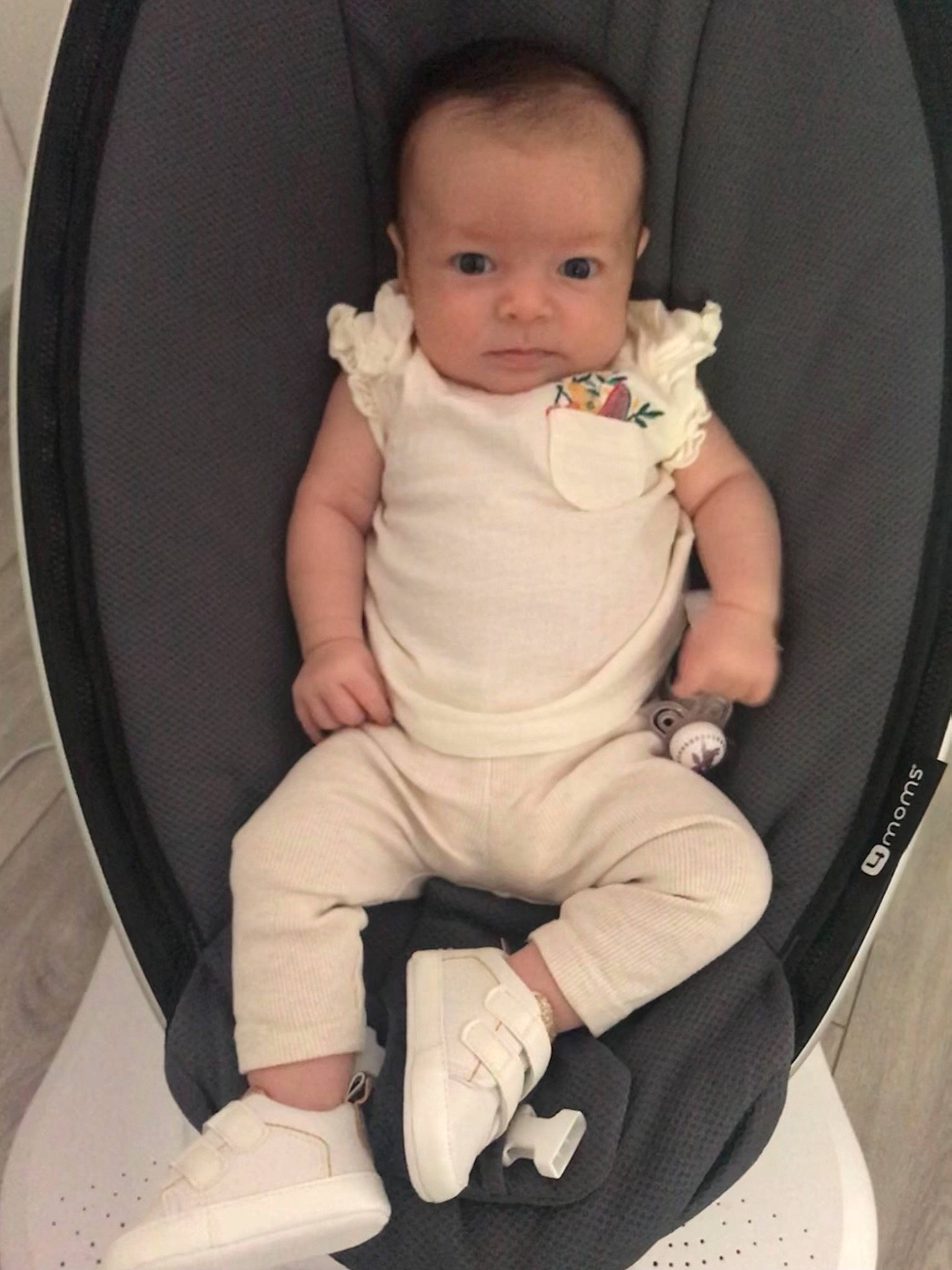 Giulia participe au concours pour gagner de l'argent avec cette photo : baby, baby_products, baby_toddler_clothing, car_seat, chair, cheek, comfort, finger, human_leg, knee, lap, mouth, person, product, shoe, sitting, sleeve, sneakers, thigh, thumb