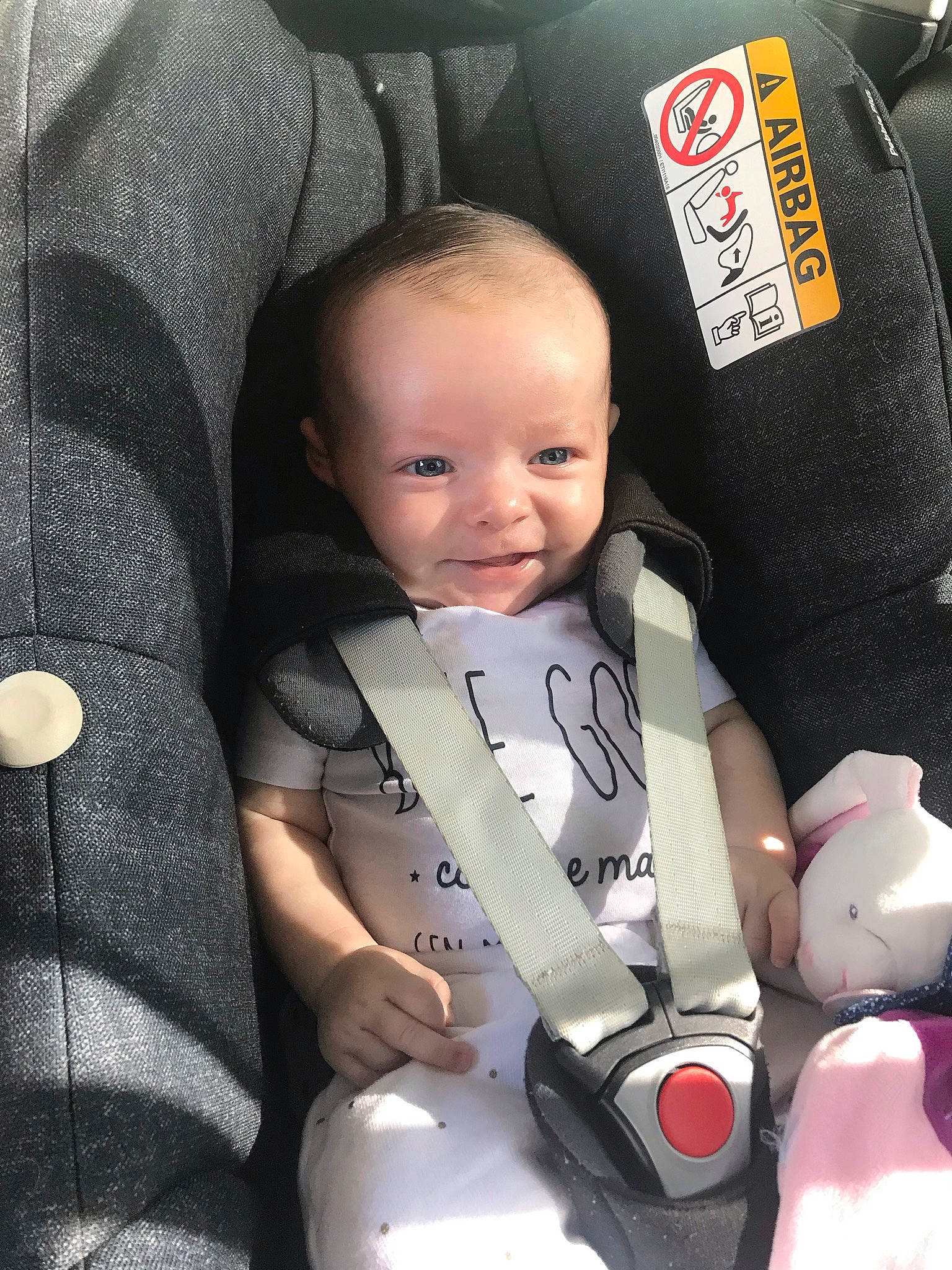 Giulia participe au concours pour gagner de l'argent avec cette photo : auto_part, baby, baby_carriage, baby_in_car_seat, baby_products, baby_safety, baby_toddler_clothing, car_seat, carmine, cheek, child, comfort, hairstyle, lap, person, product, seat_belt, service, sitting, smile