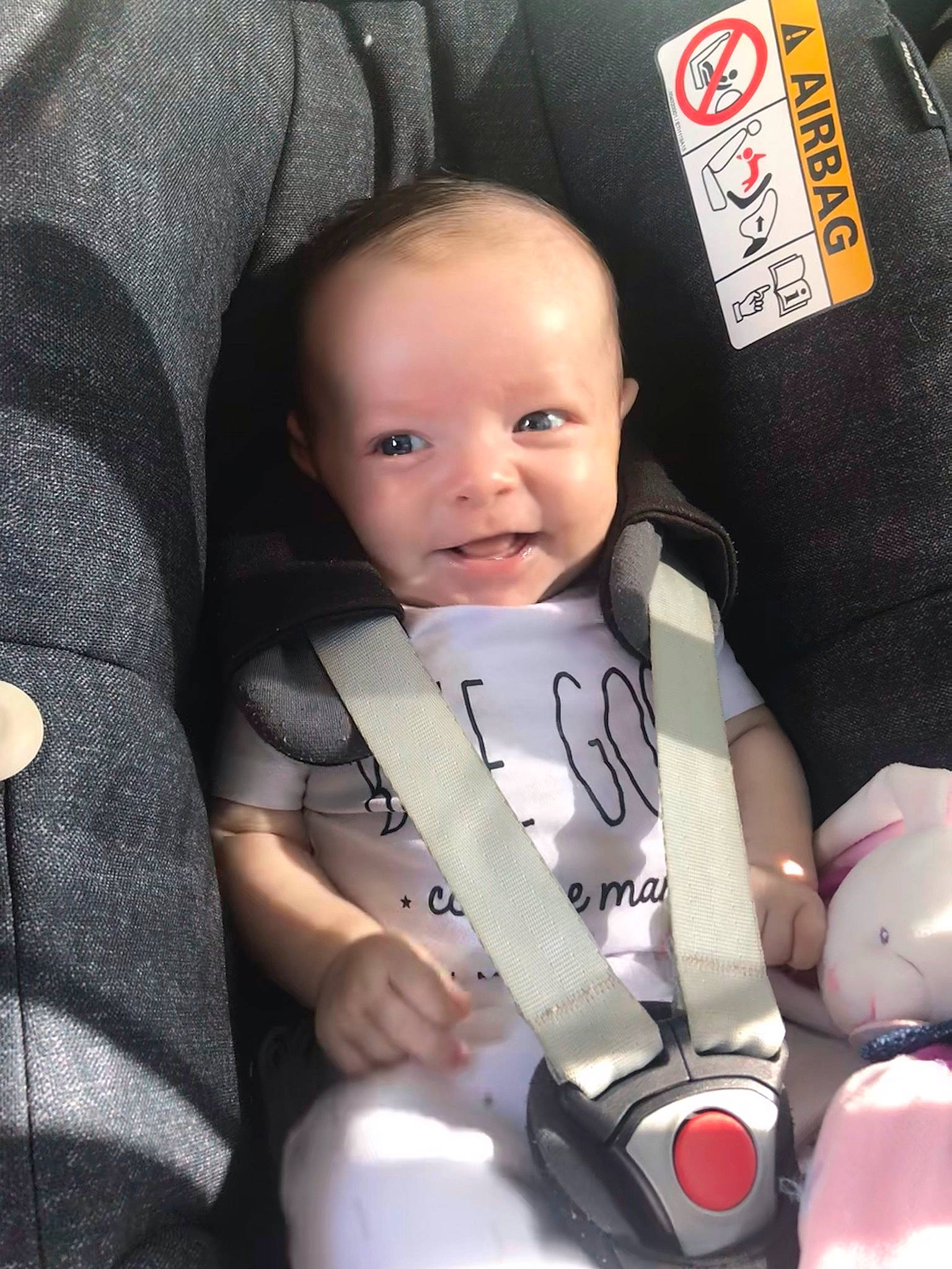 Giulia participe au concours pour gagner de l'argent avec cette photo : auto_part, baby, baby_carriage, baby_in_car_seat, baby_products, baby_toddler_clothing, car_seat, cheek, comfort, cool, facial_expression, finger, hairstyle, person, product, seat_belt, skin, sleeve, smile, textile