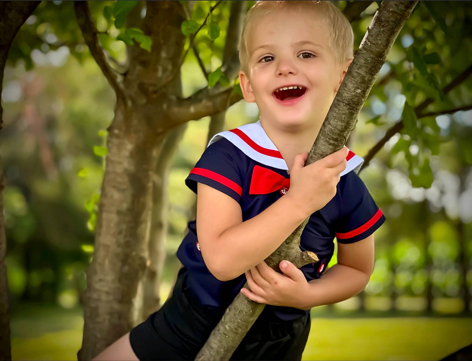 Charlie is registered to the contest to win money with this photo: arm, child, elbow, electric_blue, eye, facial_expression, fun, gesture, grass, happy, joy, leisure, people_in_nature, person, plant, recreation, sleeve, smile, t_shirt, thumb