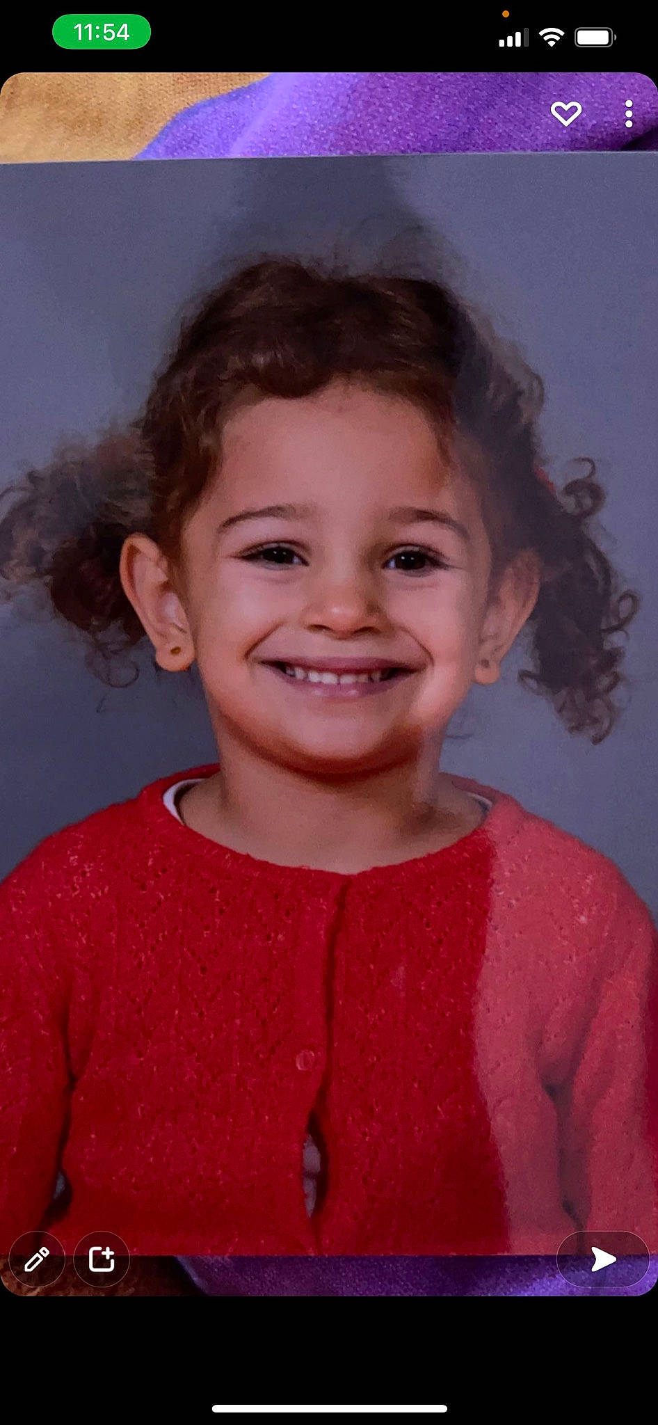 Nesrine participe au concours pour gagner de l'argent avec cette photo : cheek, chin, eyebrow, eyelash, face, facial_expression, flash_photography, forehead, happy, iris, jaw, joy, lip, mouth, neck, nose, person, pink, skin, sleeve