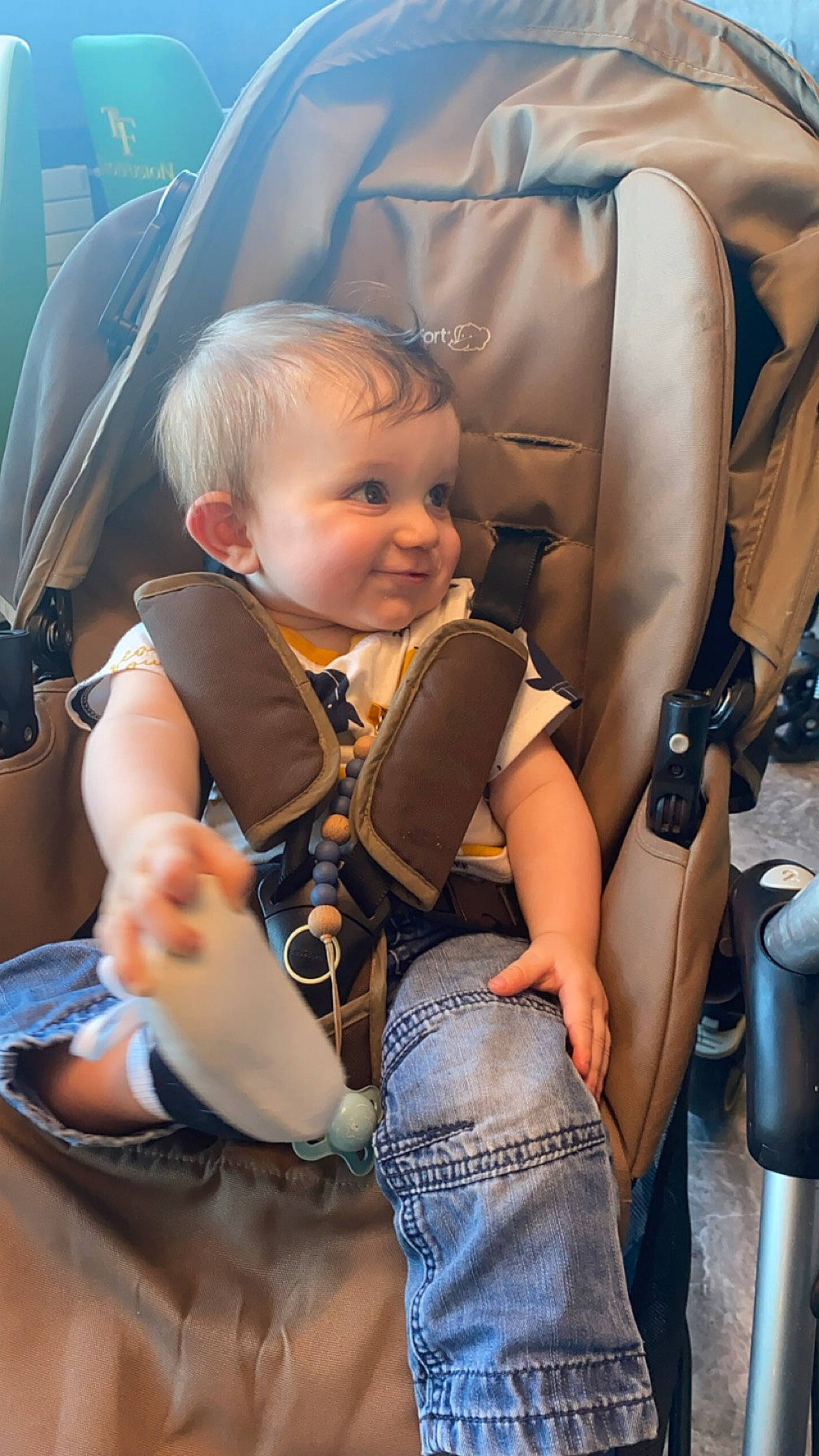 Kayden a rejoint le concours — aidez-le/la à gagner de superbes lots ! arm, auto_part, baby, baby_carriage, car_seat, comfort, cool, eye, finger, fun, hairstyle, hand, joint, leg, leisure, motor_vehicle, person, skin, smile, toddler