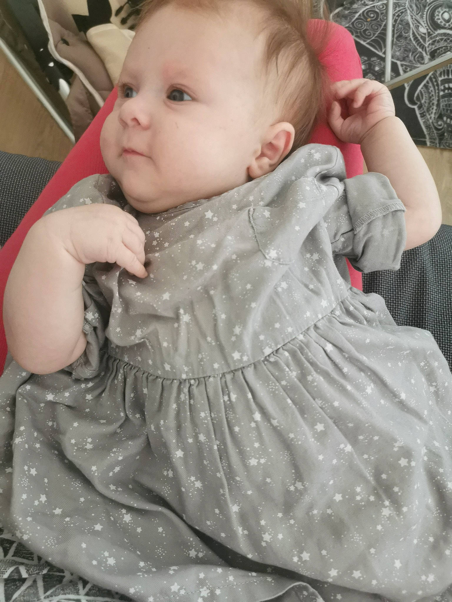 Vaiana participe au concours pour gagner de l'argent avec cette photo : arm, baby, baby_toddler_clothing, cheek, dress, finger, grey, hairstyle, hand, head, human_body, iris, lip, neck, organ, person, photograph, skin, sleeve, toddler