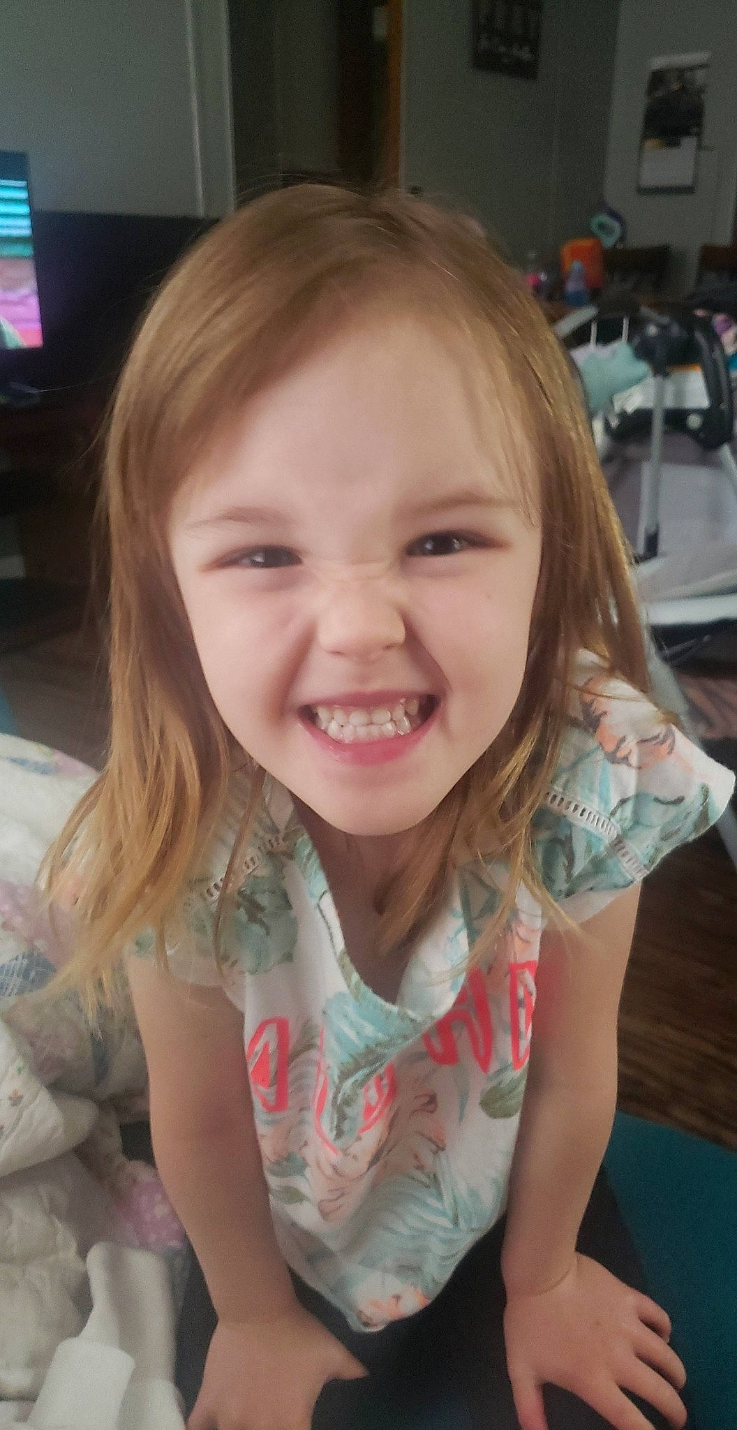 Anna is registered to the contest to win money with this photo: blond, cheek, child, chin, face, facial_expression, forehead, fun, hair, head, iris, jaw, joy, lip, mouth, nose, organ, person, skin, smile