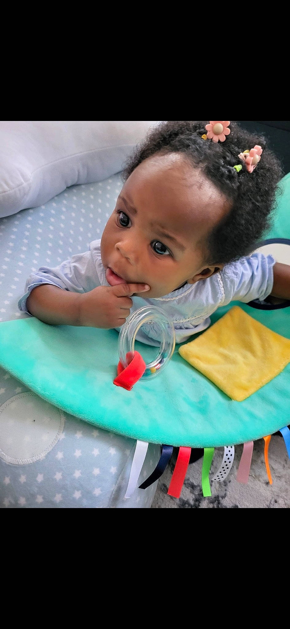 Thaïs participe au concours pour gagner de l'argent avec cette photo : baby, baby_toddler_clothing, cheek, child, comfort, facial_expression, fashion_accessory, fun, grass, happy, iris, leisure, linens, lip, nose, person, pink, sitting, skin, sleeve