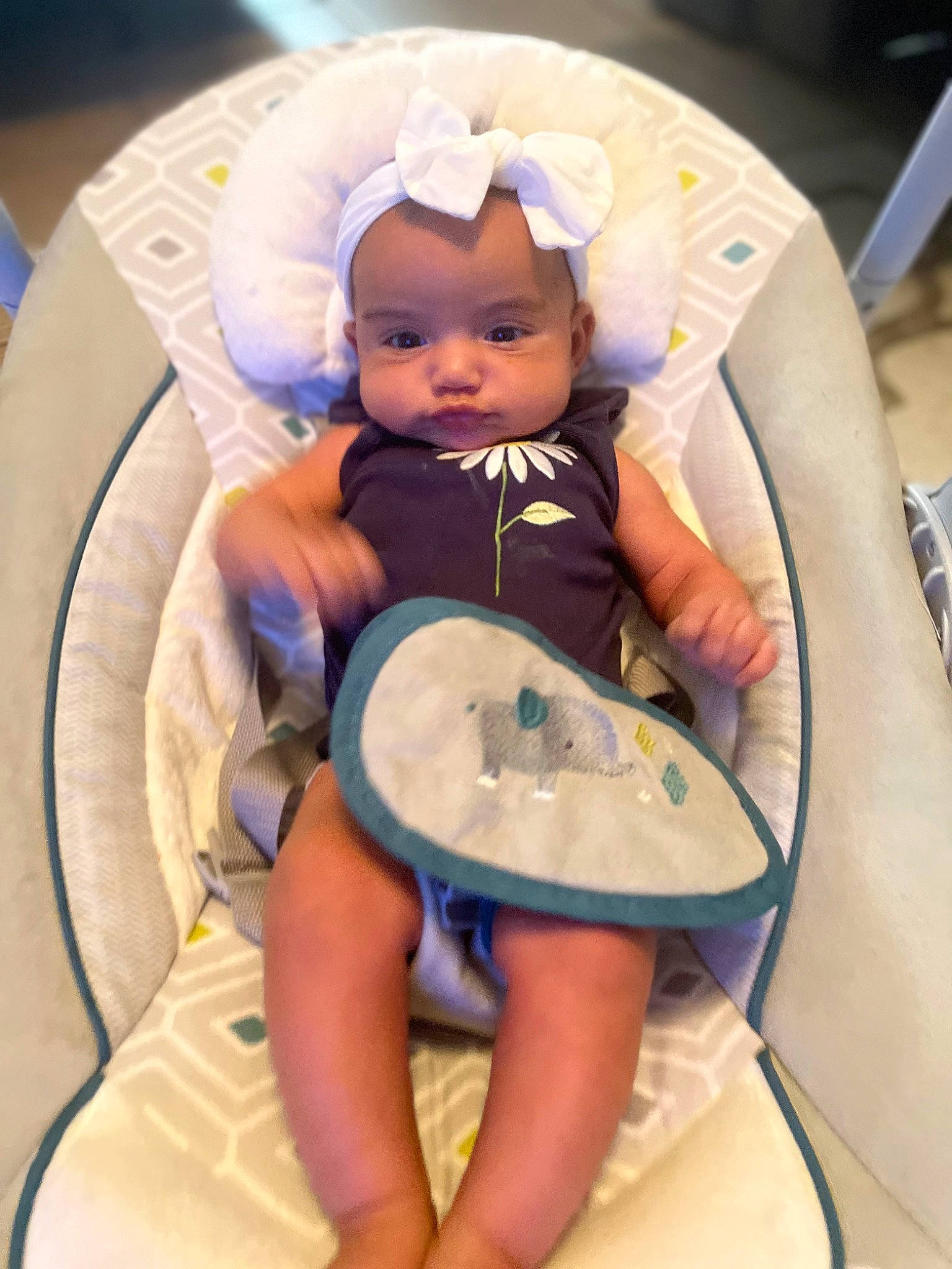 Alaïa is registered to the contest to win money with this photo: abdomen, baby, baby_products, baby_safety, baby_toddler_clothing, chair, child, comfort, event, health_care, hospital, medical_equipment, medical_procedure, person, room, service, sitting, skin, thigh, thumb