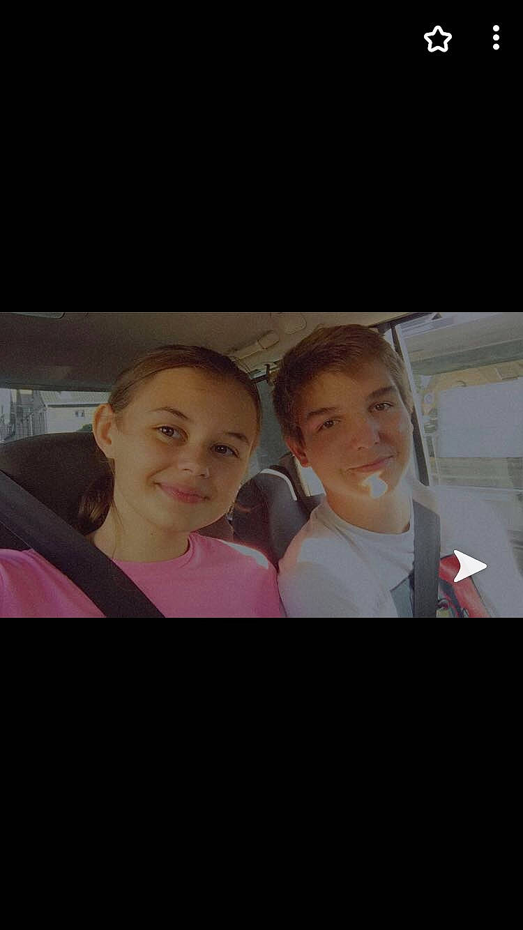 Lili participe au concours pour gagner de l'argent avec cette photo : car_seat, chin, electronic_device, eyebrow, facial_expression, flash_photography, fun, gesture, happy, interaction, jaw, joy, mouth, person, personal_luxury_car, selfie, shoulder, skin, smile, vehicle_door