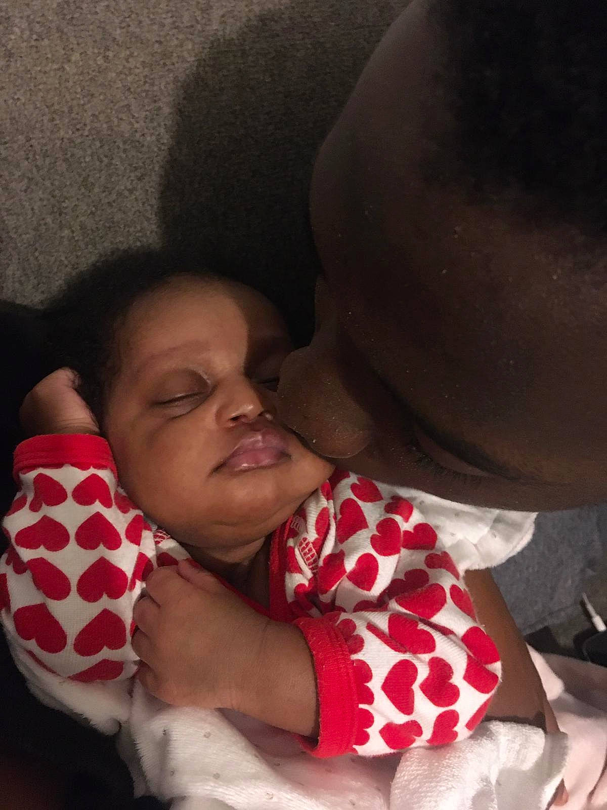 Dalhya a rejoint le concours — aidez-le/la à gagner de superbes lots ! black_hair, carmine, child, comfort, event, flash_photography, fun, gesture, happy, hug, human_body, linens, lip, mouth, nose, person, plant, romance, skin, textile