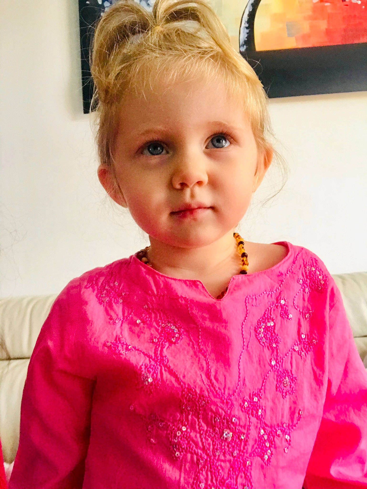 Mia participe au concours pour gagner de l'argent avec cette photo : blond, cheek, child, child_model, dress, eye, face, hair, hairstyle, head, lip, magenta, outerwear, person, pink, skin, smile, toddler