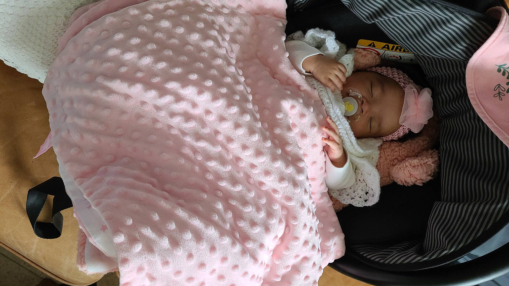 Naïa participe au concours pour gagner de l'argent avec cette photo : art, baby, baby_carriage, baby_products, baby_sleeping, baby_toddler_clothing, car_seat, cheek, child, comfort, fashion_accessory, headgear, human_body, nail, nap, pattern, person, pink, product, toddler