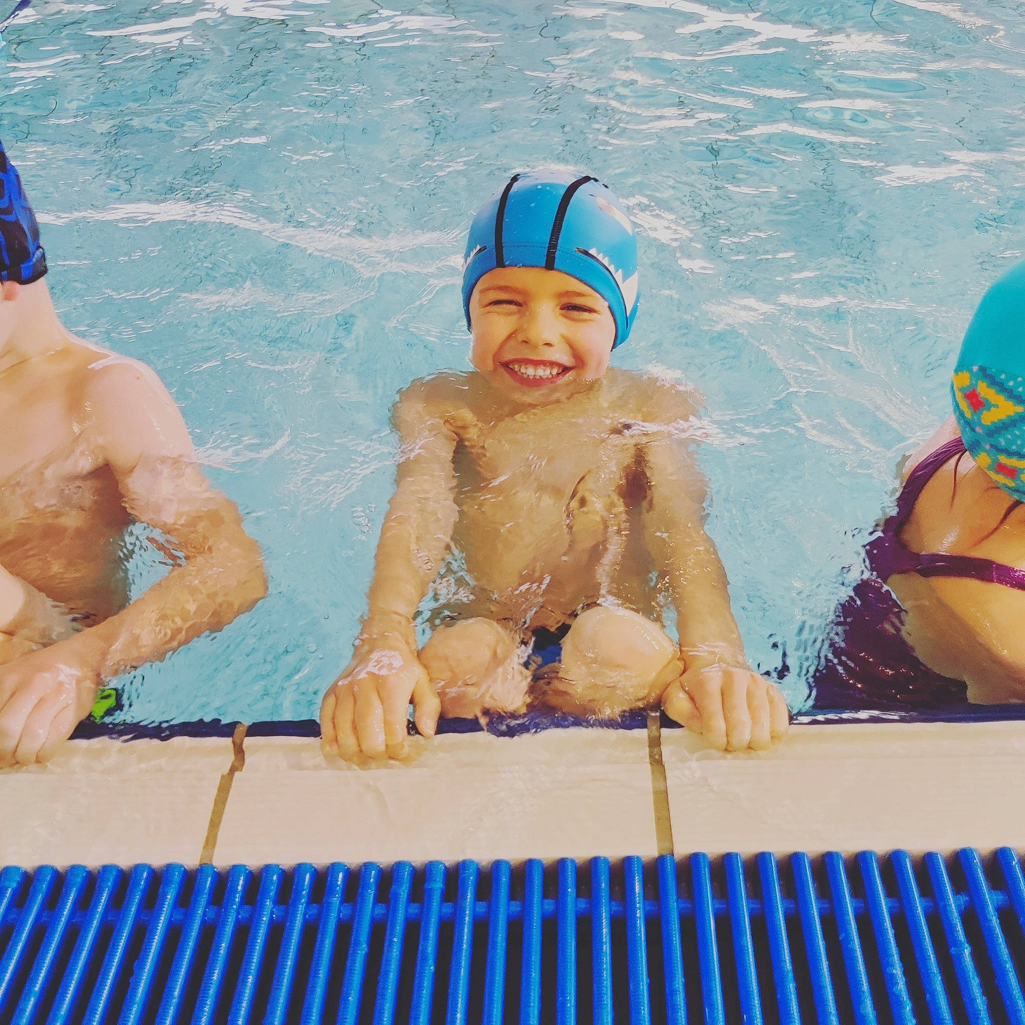 Sasha participe au concours pour gagner de l'argent avec cette photo : barefoot, bathing, blue, cap, chest, fun, happy, headgear, headwear, joy, leg, leisure, muscle, person, personal_protective_equipment, recreation, smile, swimmer, swimming_pool, swimwear