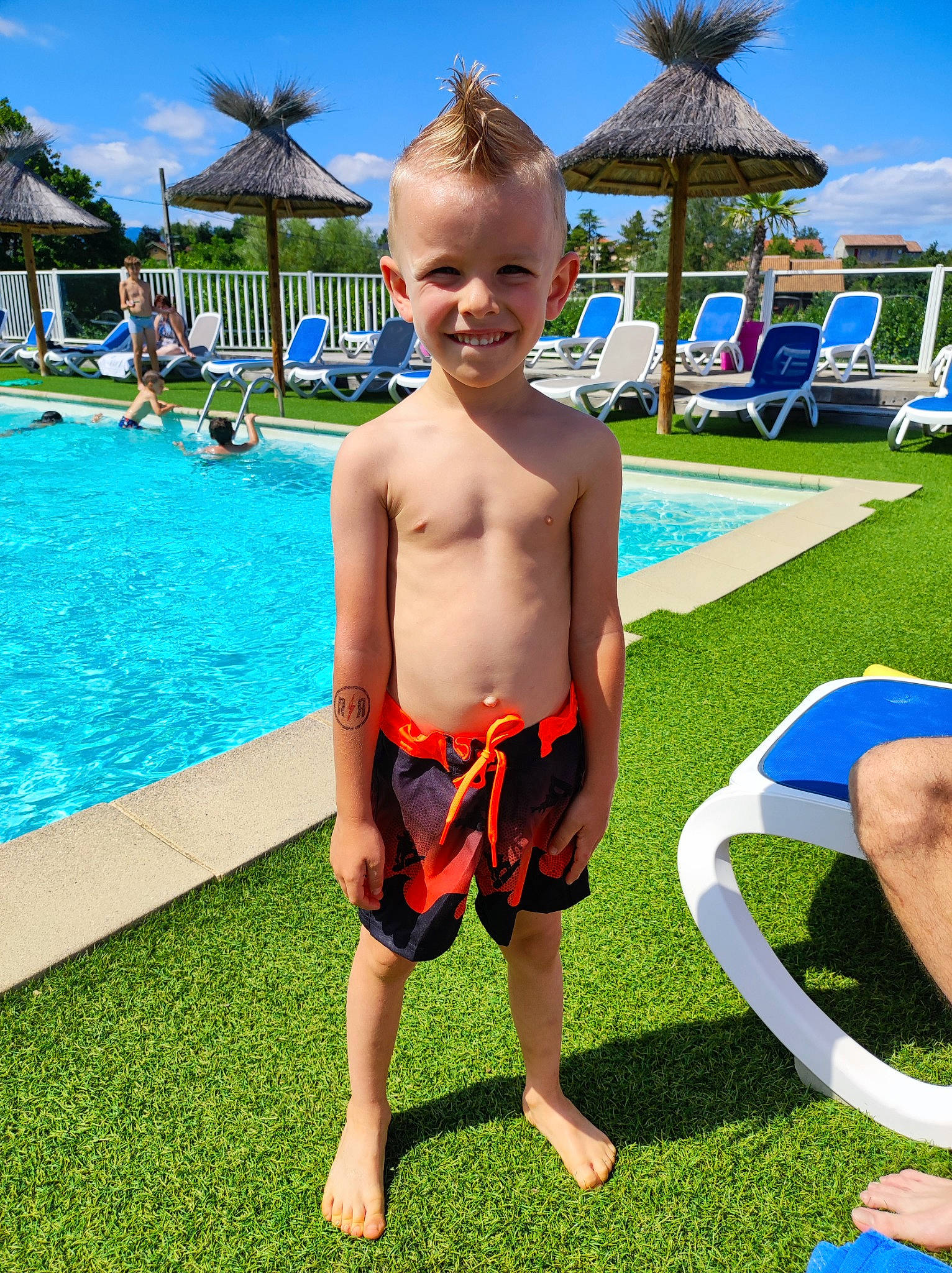 Sasha participe au concours pour gagner de l'argent avec cette photo : barechested, barefoot, blue, chest, cloud, fun, grass, happy, joy, leisure, outdoor_furniture, person, plant, recreation, sky, smile, swimming_pool, swimwear, toddler, trunk