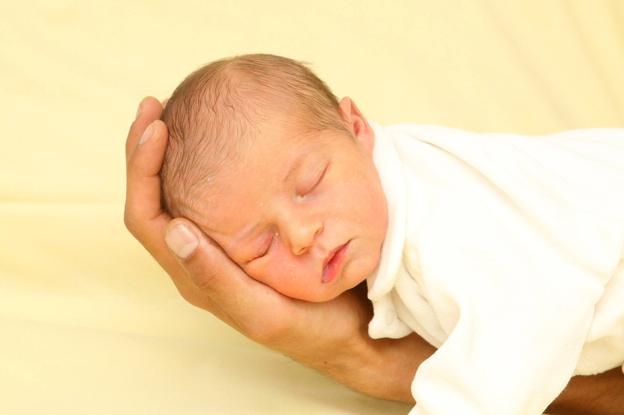 Romy a rejoint le concours — aidez-le/la à gagner de superbes lots ! baby, baby_sleeping, bedtime, child, close_up, ear, face, hand, head, mouth, nap, nose, person, photography, skin, sleep, toddler