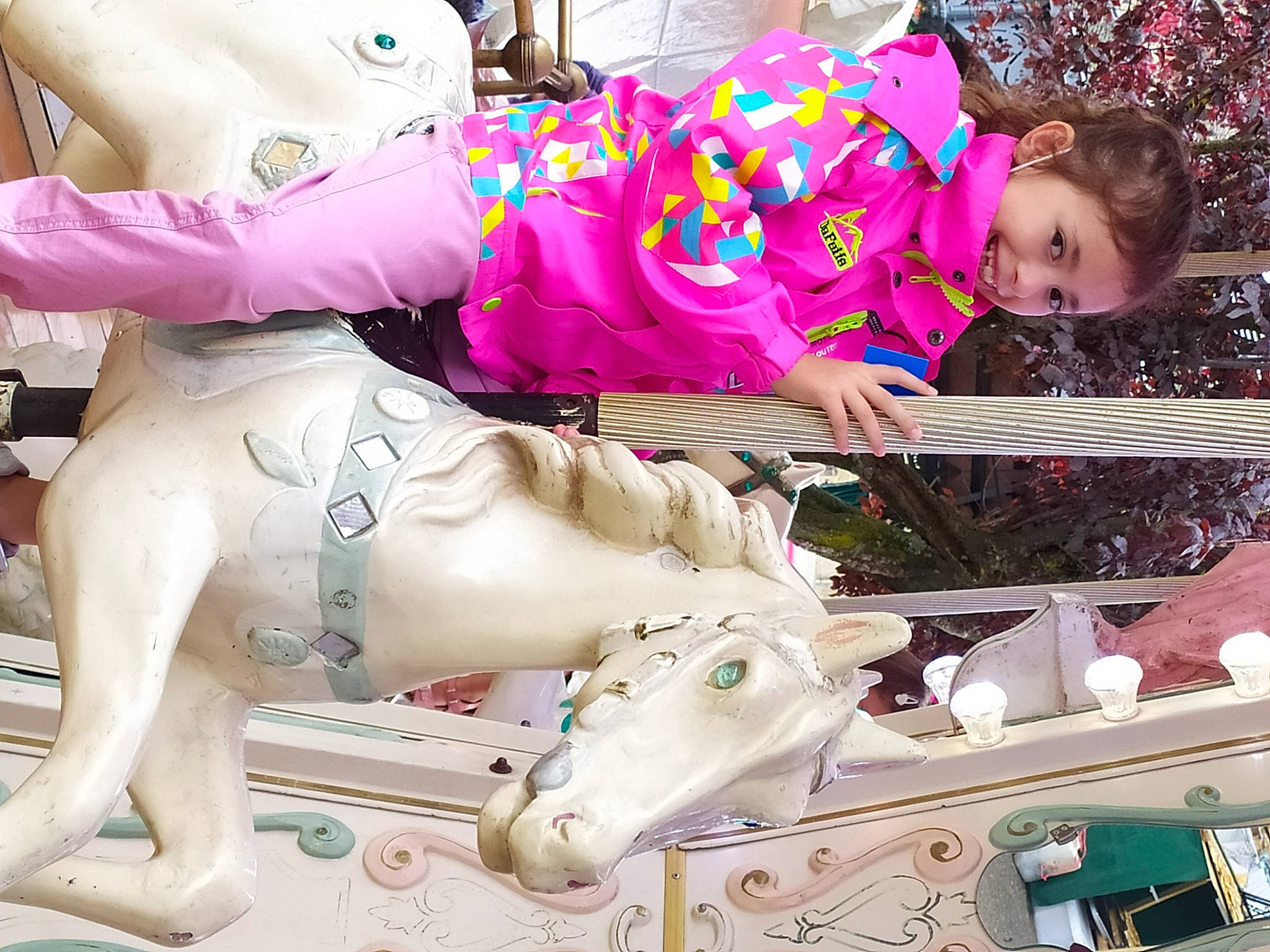 Mayline a rejoint le concours — aidez-le/la à gagner de superbes lots ! art, baby_toddler_clothing, chest, event, fun, human_leg, joy, leisure, machine, magenta, mammal, person, photograph, pink, recreation, textile, thigh, toddler, toy, trunk