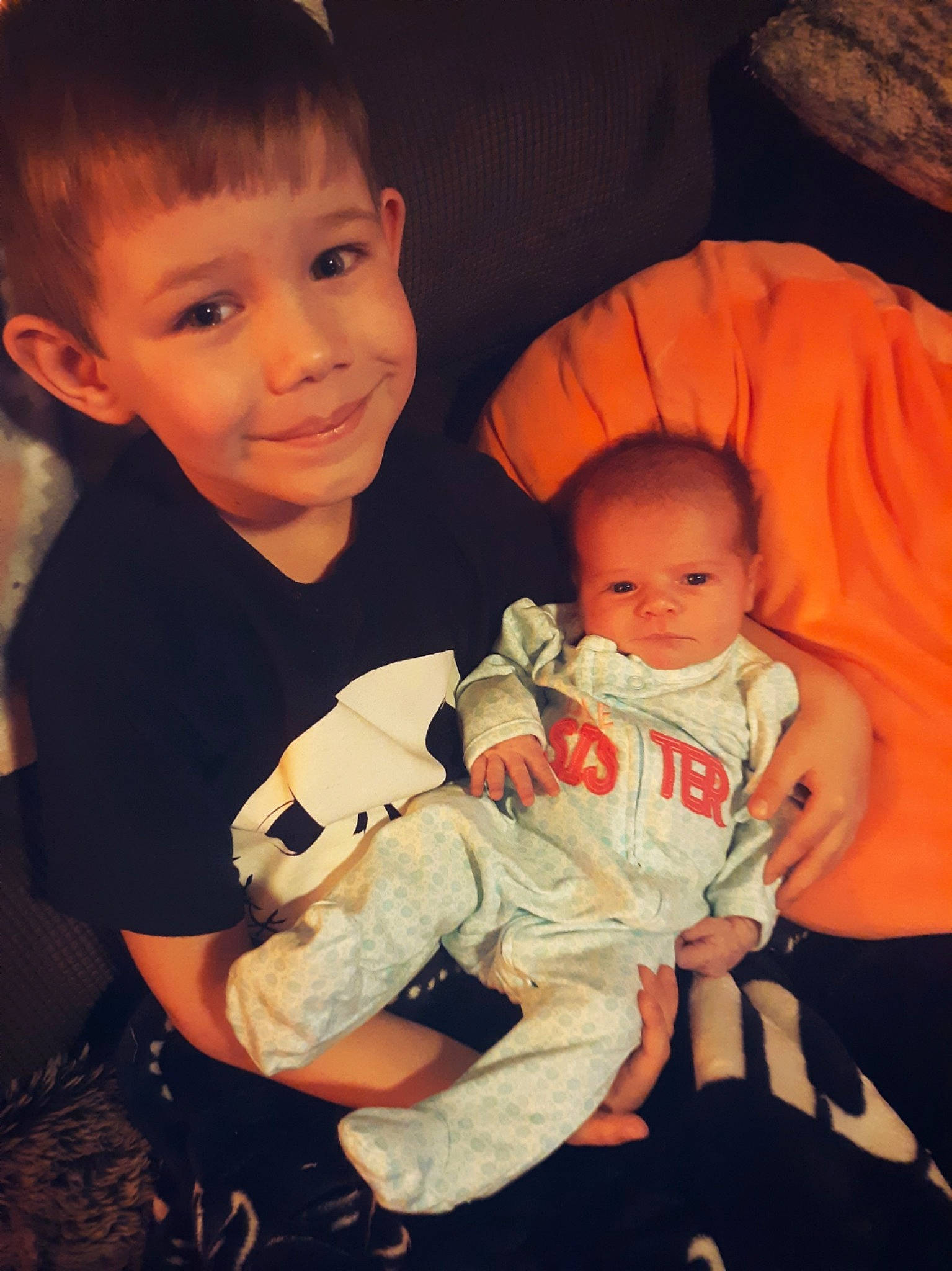 Cain is registered to the contest to win money with this photo: arm, baby, cheek, child, cousin, eye, family, fun, happy, head, human, iris, joy, lap, people, person, product, sibling, sitting, skin