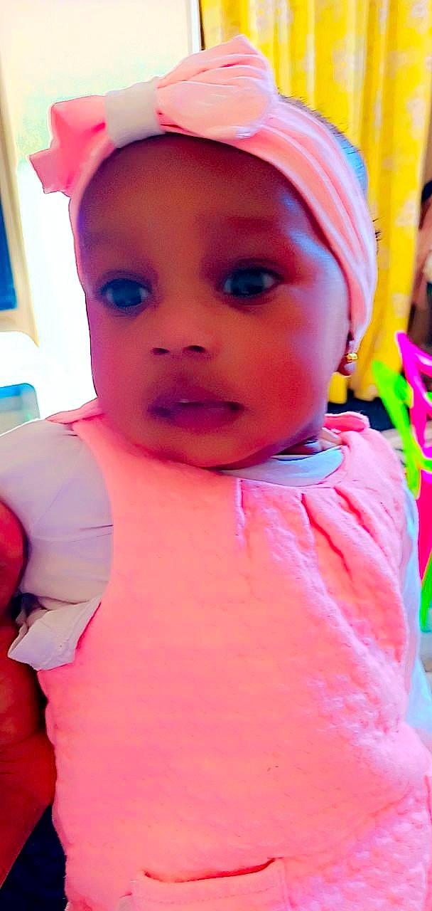 Aminata a rejoint le concours — aidez-le/la à gagner de superbes lots ! baby, baby_toddler_clothing, cap, cheek, child, event, eyebrow, eyelash, fashion_accessory, fun, gesture, happy, lip, magenta, mouth, nose, person, pink, red, skin