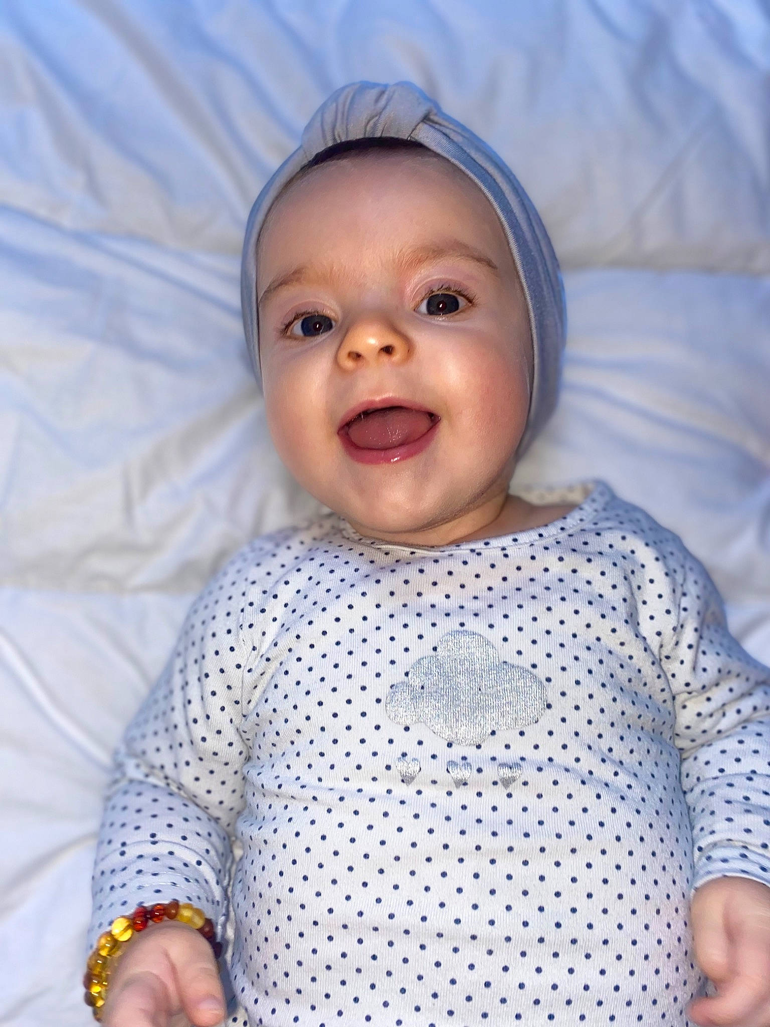 Layanna participe au concours pour gagner de l'argent avec cette photo : baby, baby_laughing, baby_toddler_clothing, cheek, chin, clothing, eye, face, happy, human_body, iris, lip, mouth, nose, outerwear, person, skin, sleeve, smile, textile