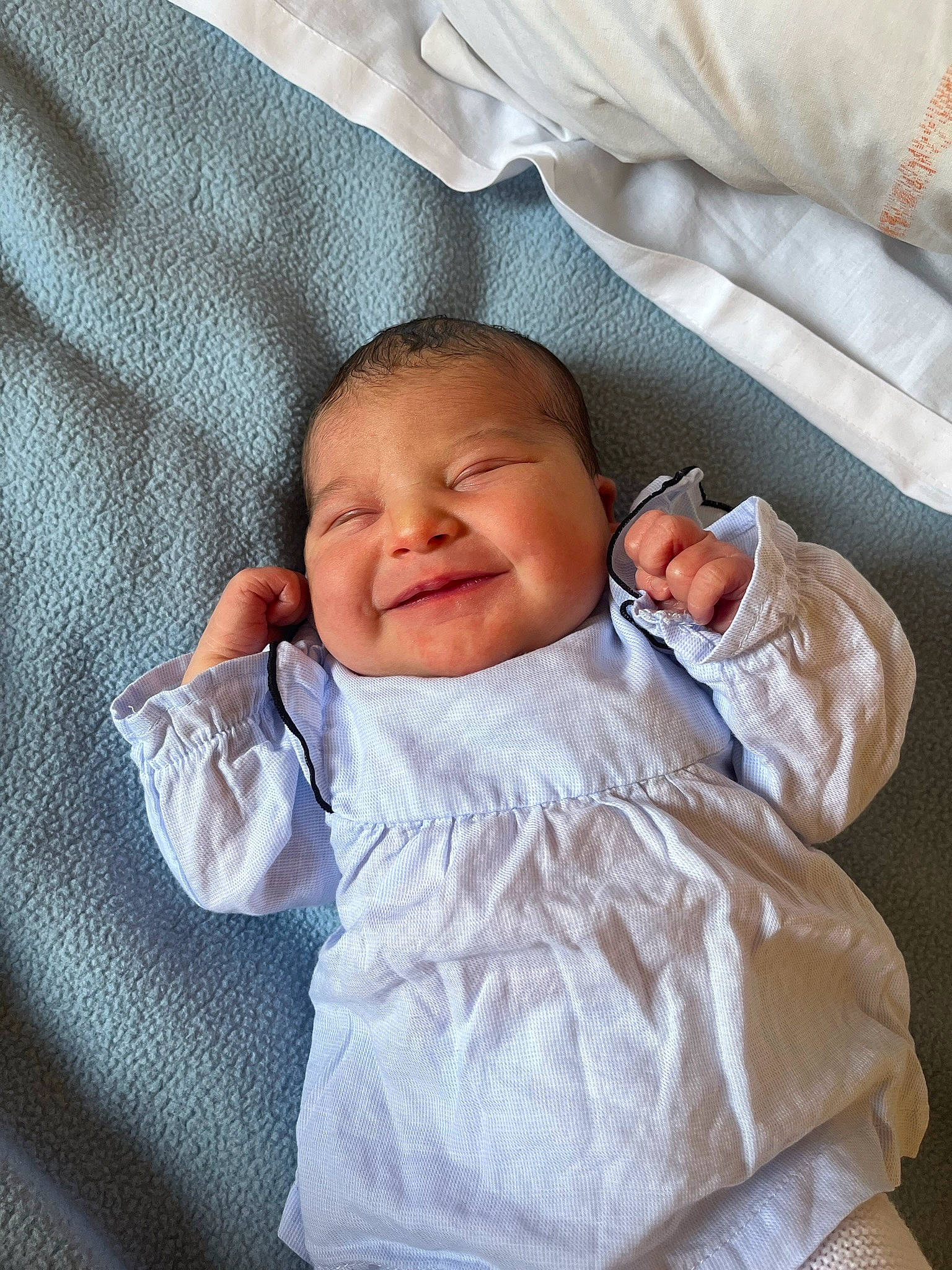 Lou a rejoint le concours — aidez-le/la à gagner de superbes lots ! baby, baby_sleeping, baby_toddler_clothing, cheek, child, comfort, eye, eyebrow, finger, happy, head, joy, linens, lip, nose, person, product, room, skin, sleeve