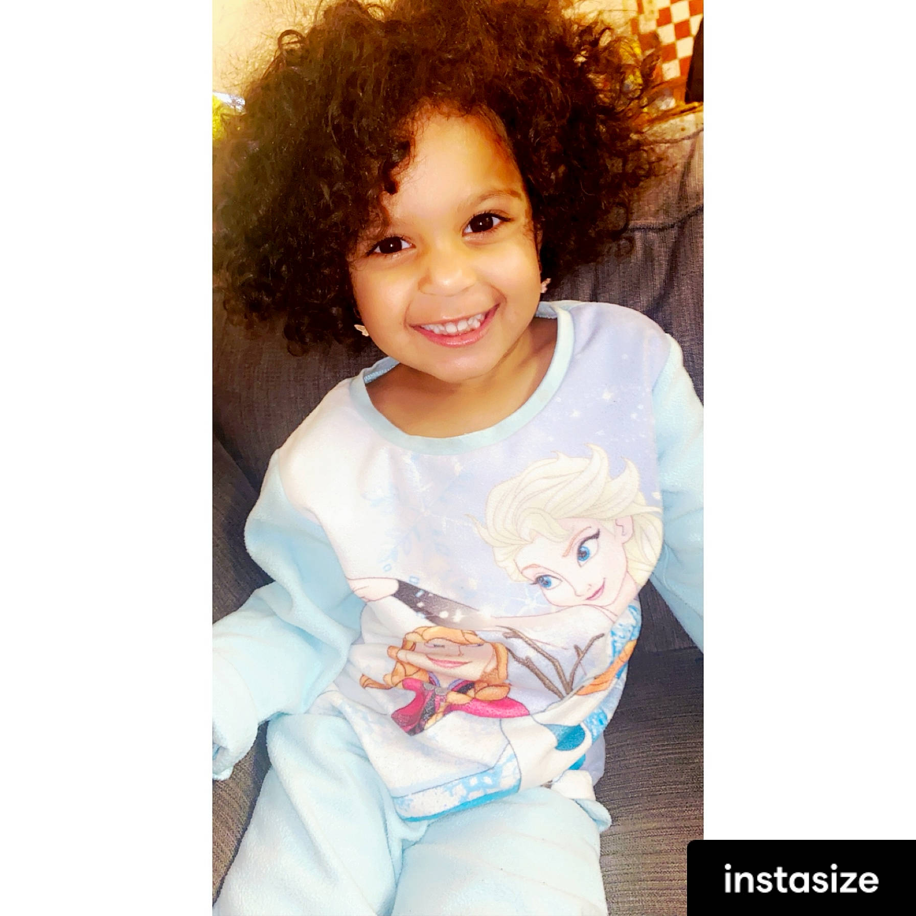 Inahya Penda participe au concours pour gagner de l'argent avec cette photo : baby, baby_toddler_clothing, child, chin, cool, electric_blue, eye, eyebrow, face, font, happy, head, jheri_curl, joy, neck, outerwear, person, shirt, sleeve, smile