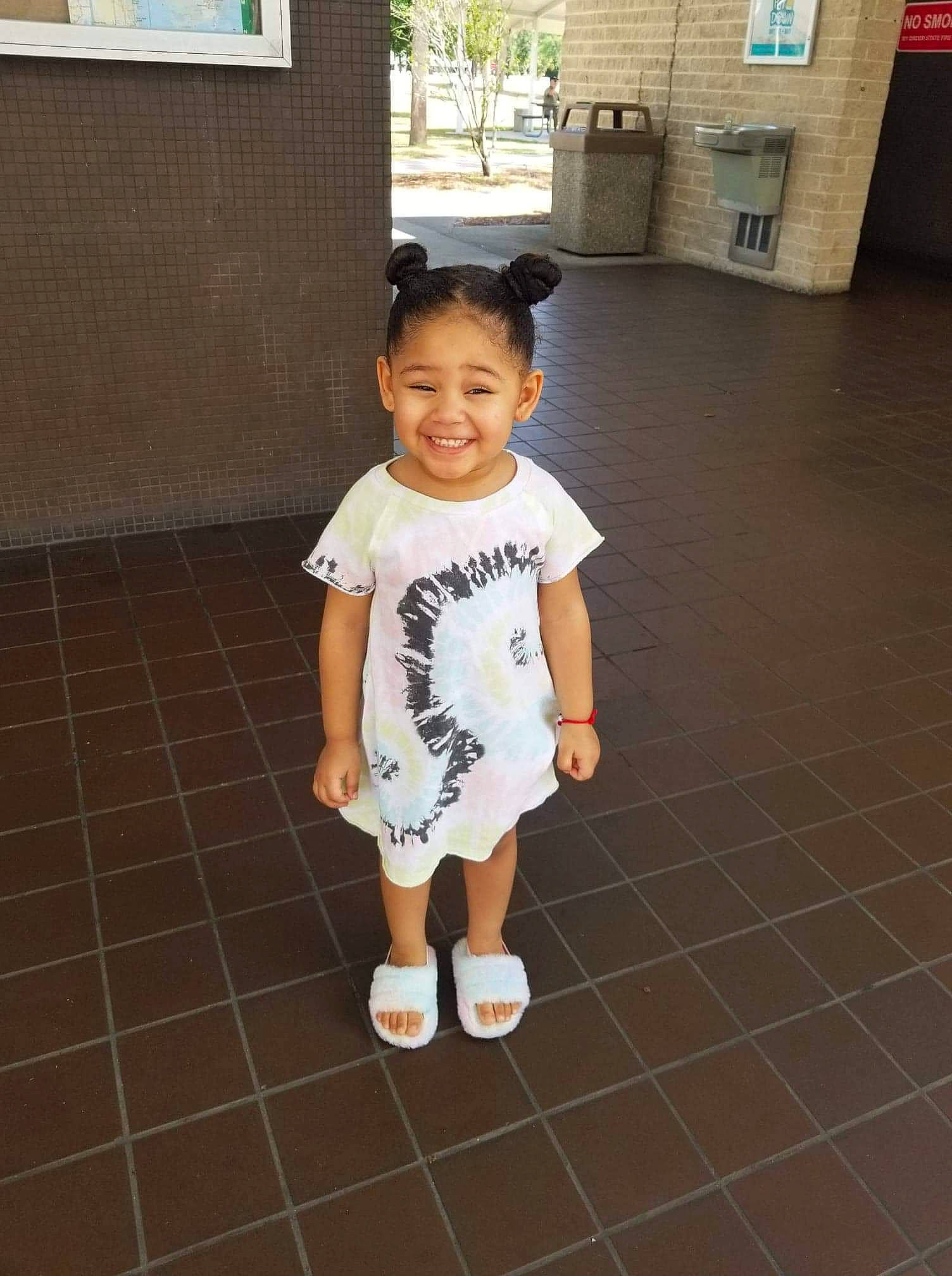 Violet is registered to the contest to win money with this photo: baby_toddler_clothing, beauty, floor, flooring, fun, hair, happy, human_body, joint, joy, leg, person, product, shoulder, skin, sleeve, smile, standing, t_shirt, toddler