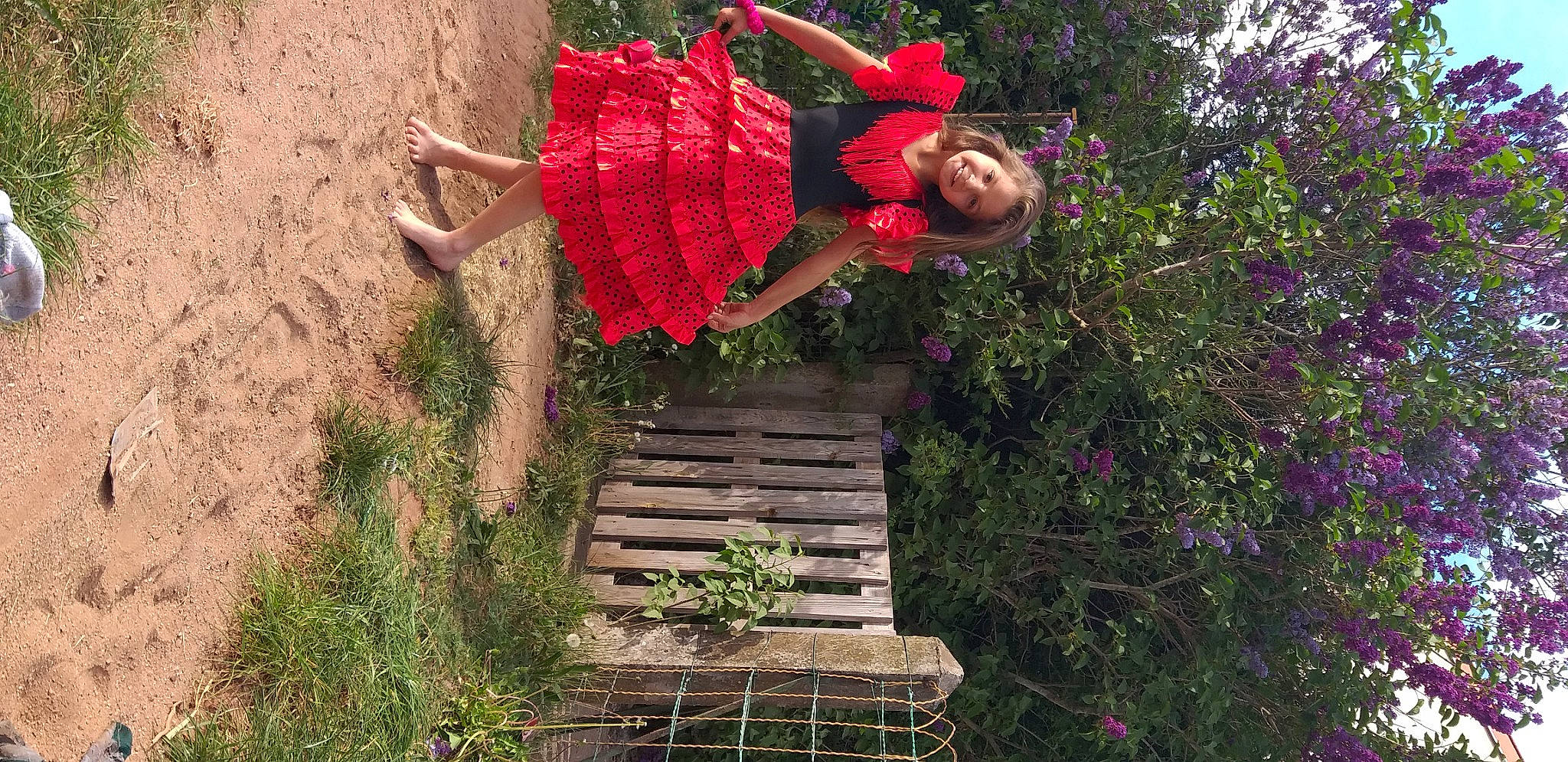 Malissa a rejoint le concours — aidez-le/la à gagner de superbes lots ! adaptation, joy, person, plant, smile, tree