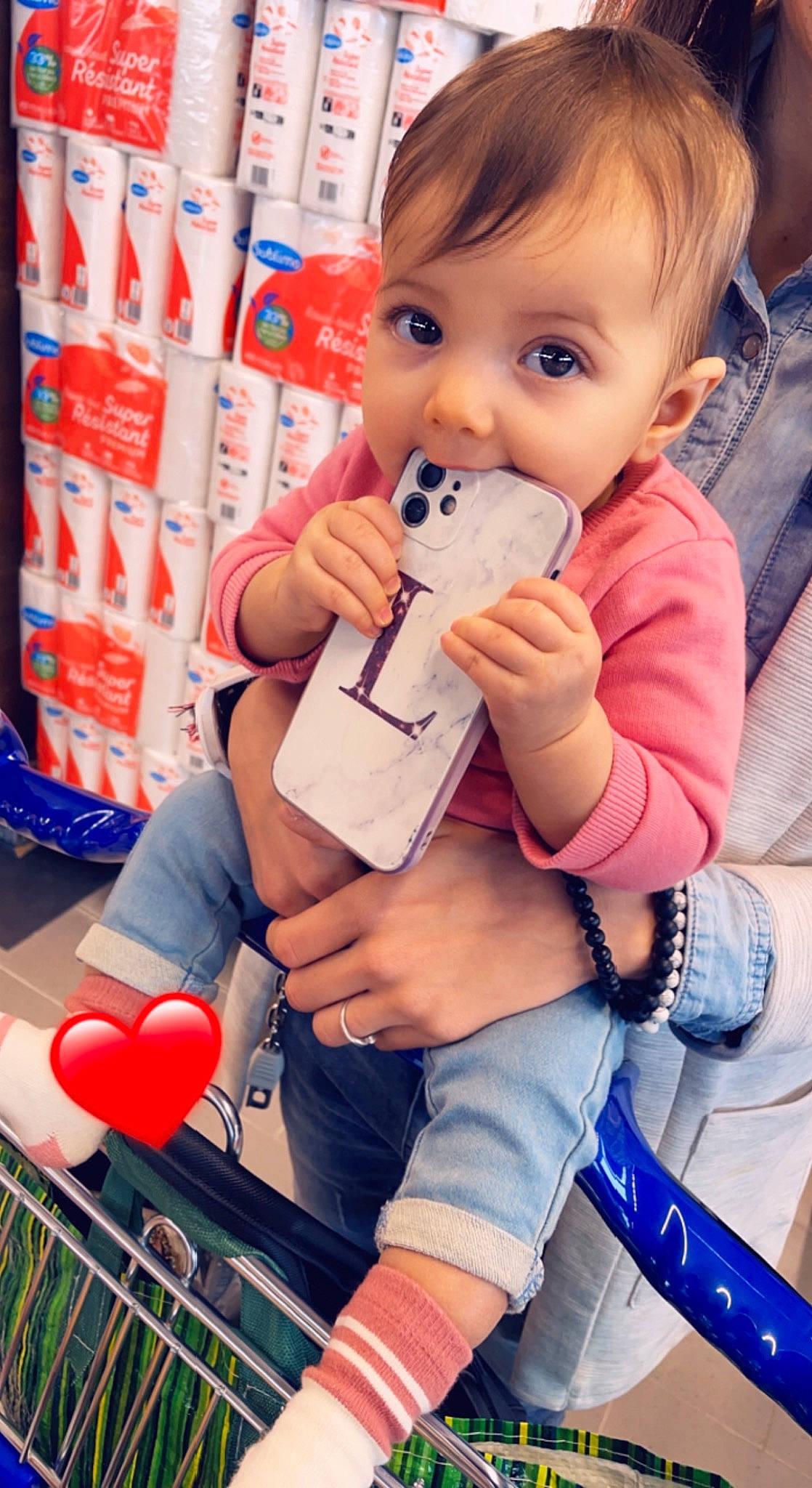 Maylee participe au concours pour gagner de l'argent avec cette photo : baby, baby_products, baby_toddler_clothing, blue, carmine, cheek, child, event, fun, happy, human_leg, leisure, nail, person, play, sitting, skin, thigh, thumb, toddler