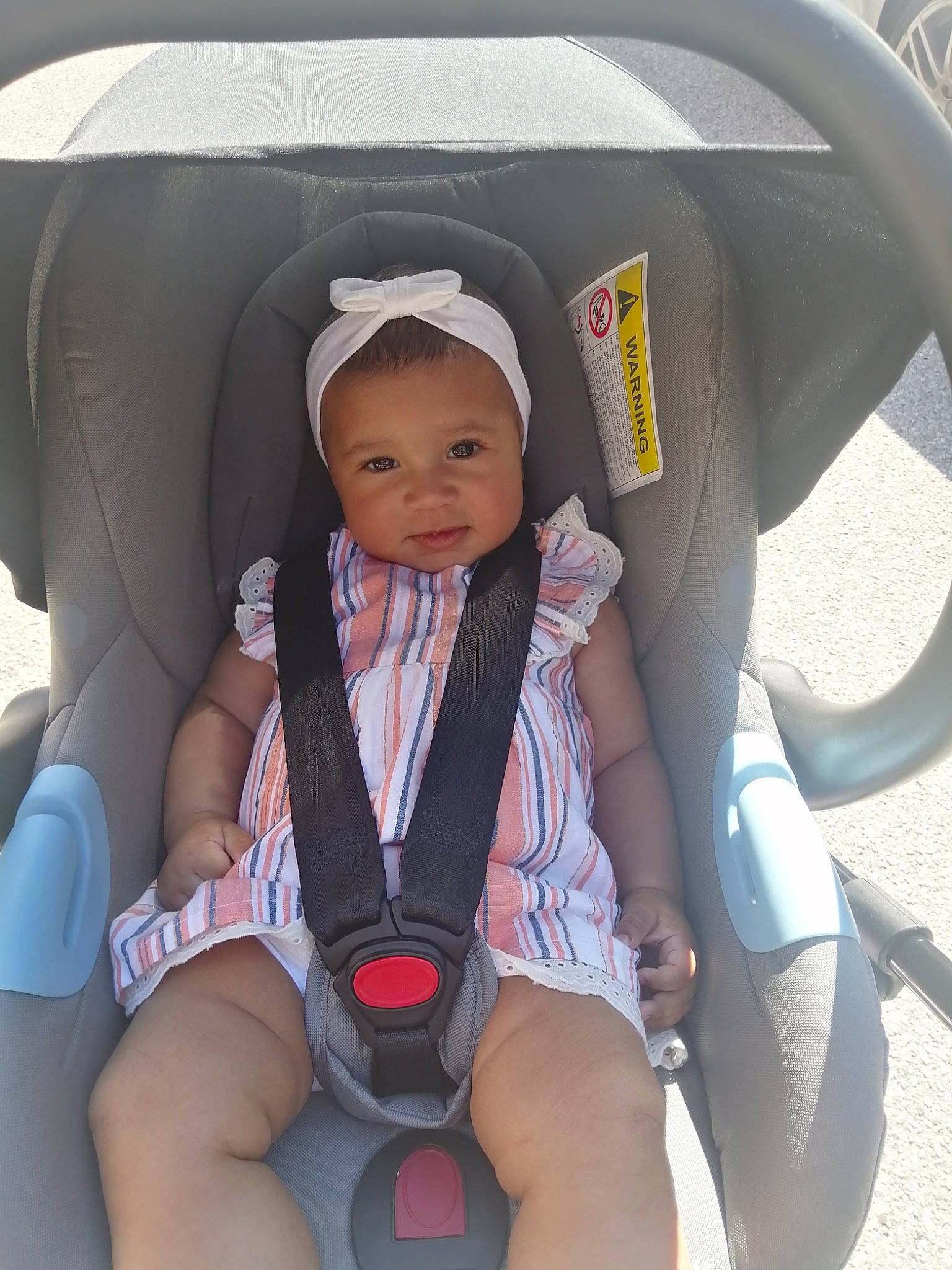 Rozenn participe au concours pour gagner de l'argent avec cette photo : auto_part, baby, baby_carriage, baby_in_car_seat, baby_products, car, car_seat, child, person, product, vacation, wetsuit