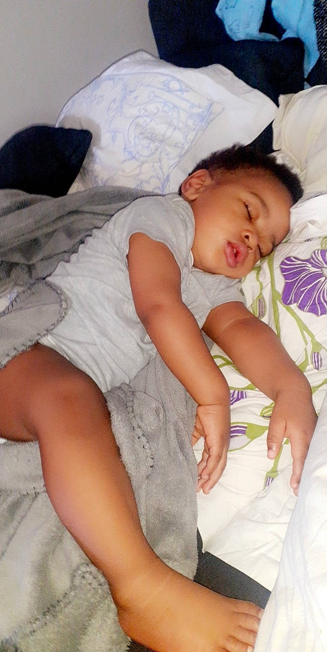 Aeden participe au concours pour gagner de l'argent avec cette photo : baby, bedtime, child, comfort, nap, person, sleep, toddler