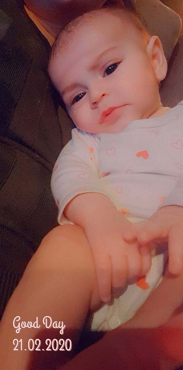 Azzura a rejoint le concours — aidez-le/la à gagner de superbes lots ! baby, cheek, child, eye, face, finger, hand, lip, mouth, nail, nose, person, skin, thumb, toddler