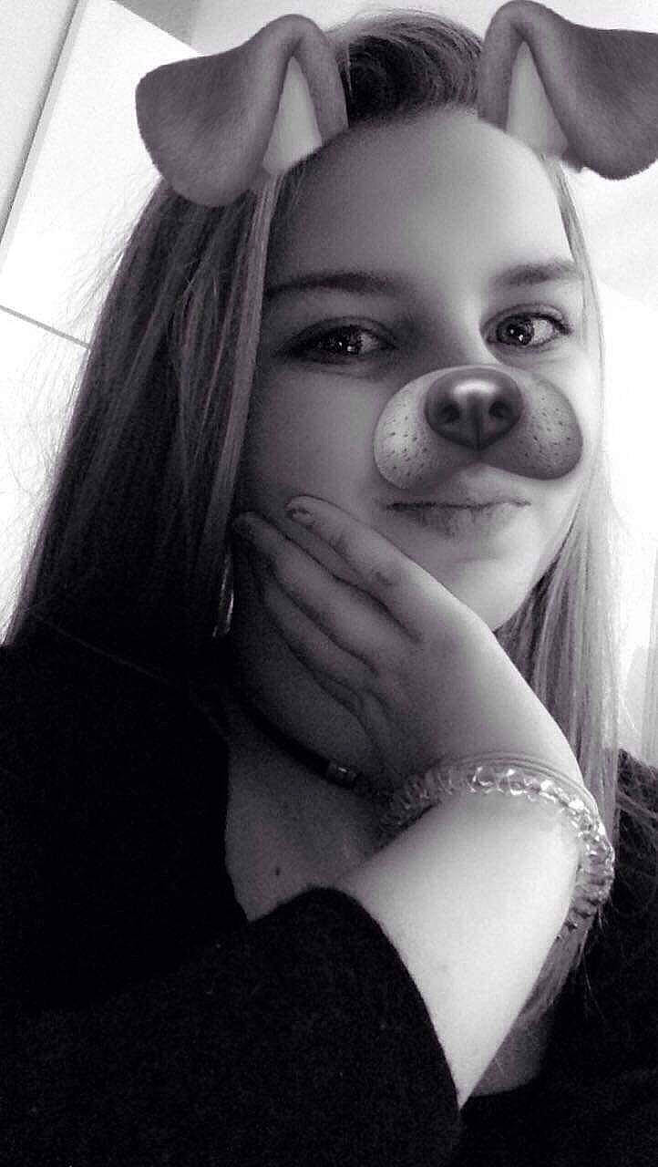 Cassandra a rejoint le concours — aidez-le/la à gagner de superbes lots ! beauty, black, black_and_white, eye, eyebrow, face, facial_expression, forehead, hair, head, lip, monochrome, monochrome_photography, mouth, nose, organ, person, photography, portrait, selfie