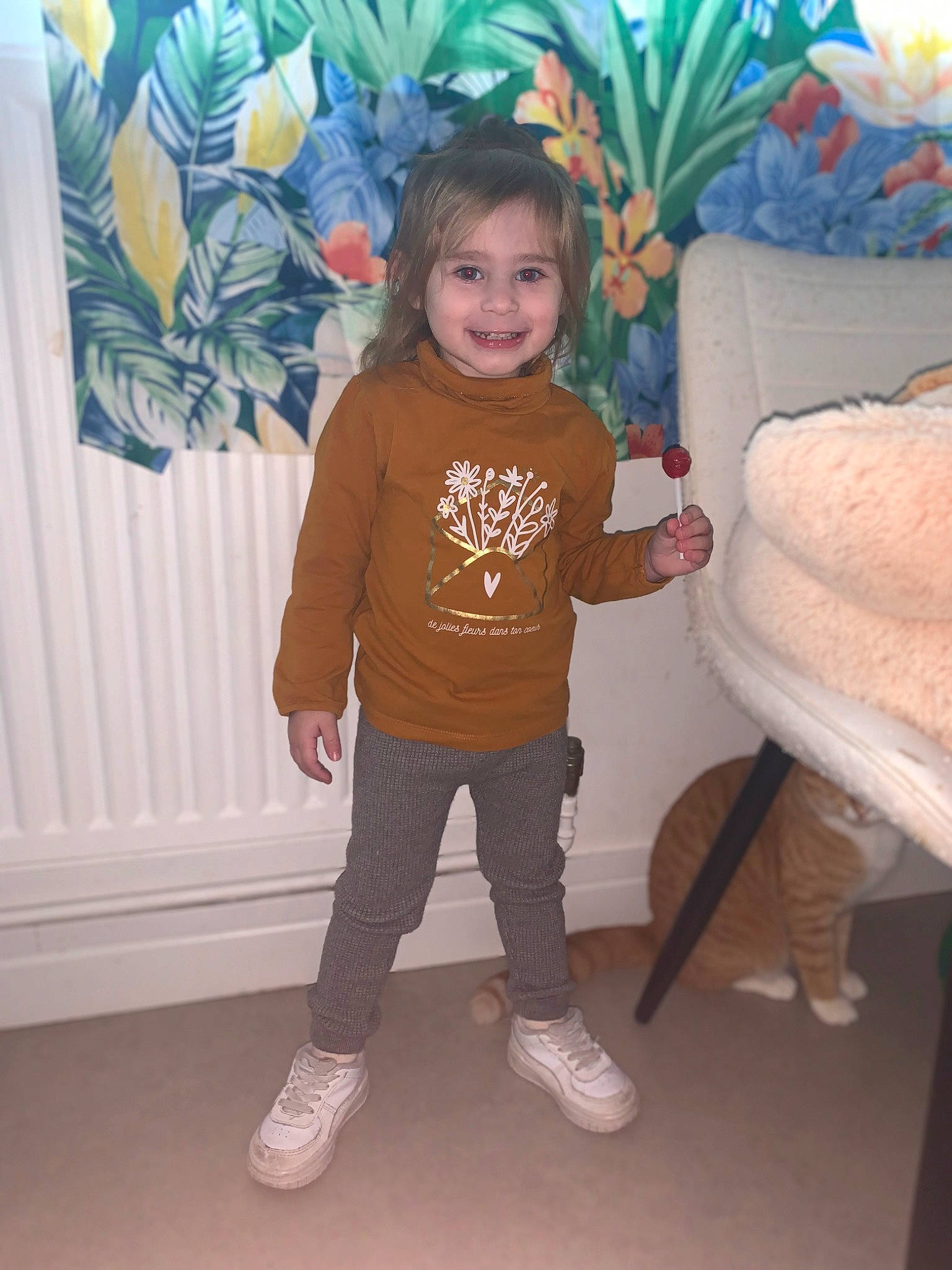 Melina participe au concours pour gagner de l'argent avec cette photo : baby_toddler_clothing, eye, face, footwear, hair, hand, happy, head, joy, knee, leg, organ, person, purple, skin, sleeve, smile, standing, textile, thigh