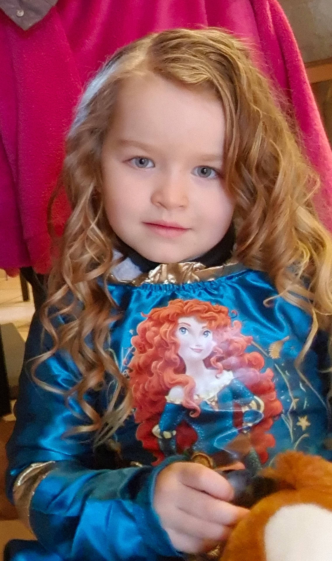 Taïna participe au concours pour gagner de l'argent avec cette photo : blond, brown_hair, cheek, child, child_model, face, girl, hair, hair_coloring, hairstyle, head, headwear, human_hair_color, iris, long_hair, person, product, skin, toddler