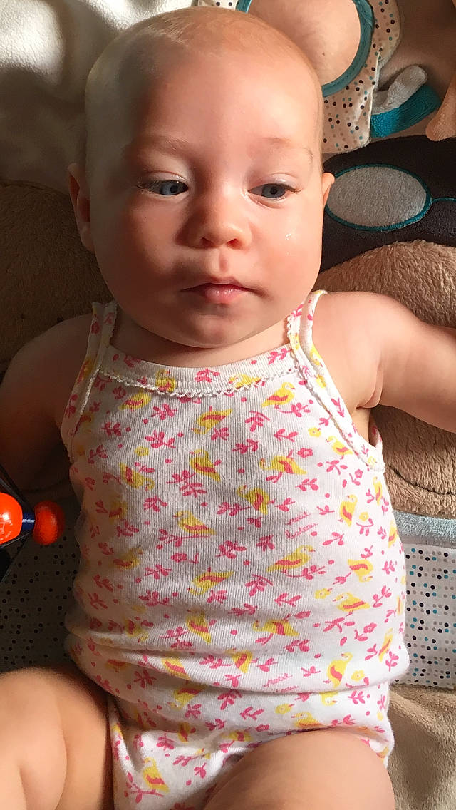 Margot a rejoint le concours — aidez-le/la à gagner de superbes lots ! active_tank, baby, baby_toddler_clothing, cheek, child, eyelash, lip, nightwear, pattern, person, pink, skin, toddler