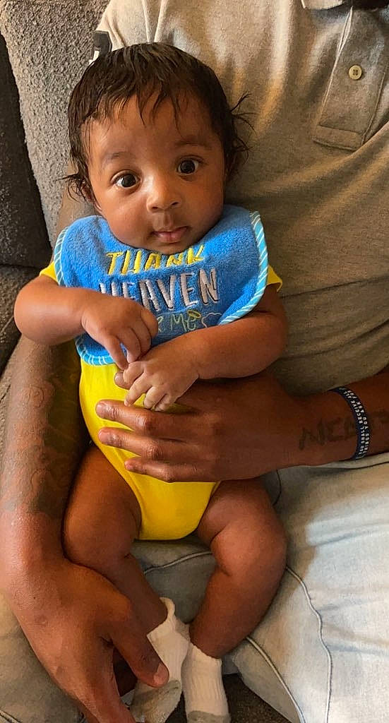 Kaysen is registered to the contest to win money with this photo: baby_toddler_clothing, cheek, chest, eye, face, finger, happy, head, human_body, joint, knee, leg, mouth, person, shoulder, skin, stomach, t_shirt, thigh, toddler