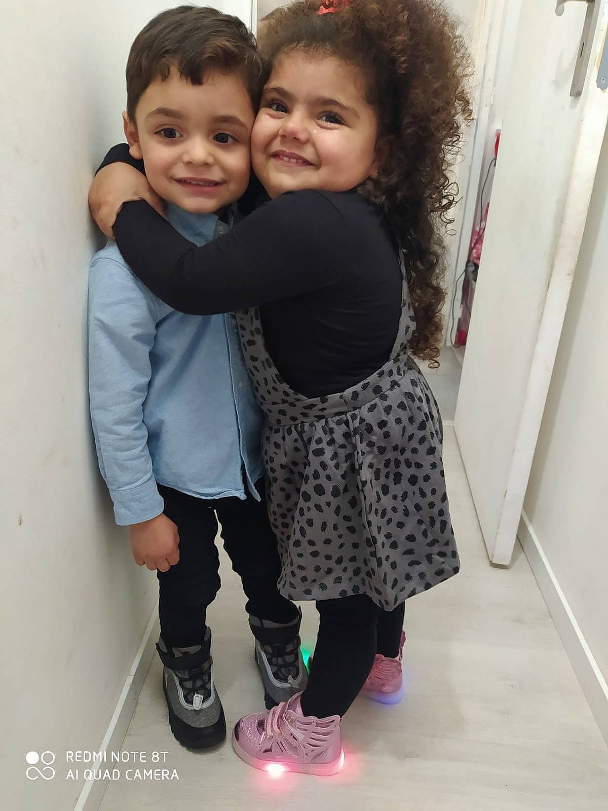 Kimberly participe au concours pour gagner de l'argent avec cette photo : baby_toddler_clothing, child, face, footwear, fun, gesture, happy, joint, joy, knee, outerwear, people, person, shoe, shoulder, skin, sleeve, smile, sneakers, standing