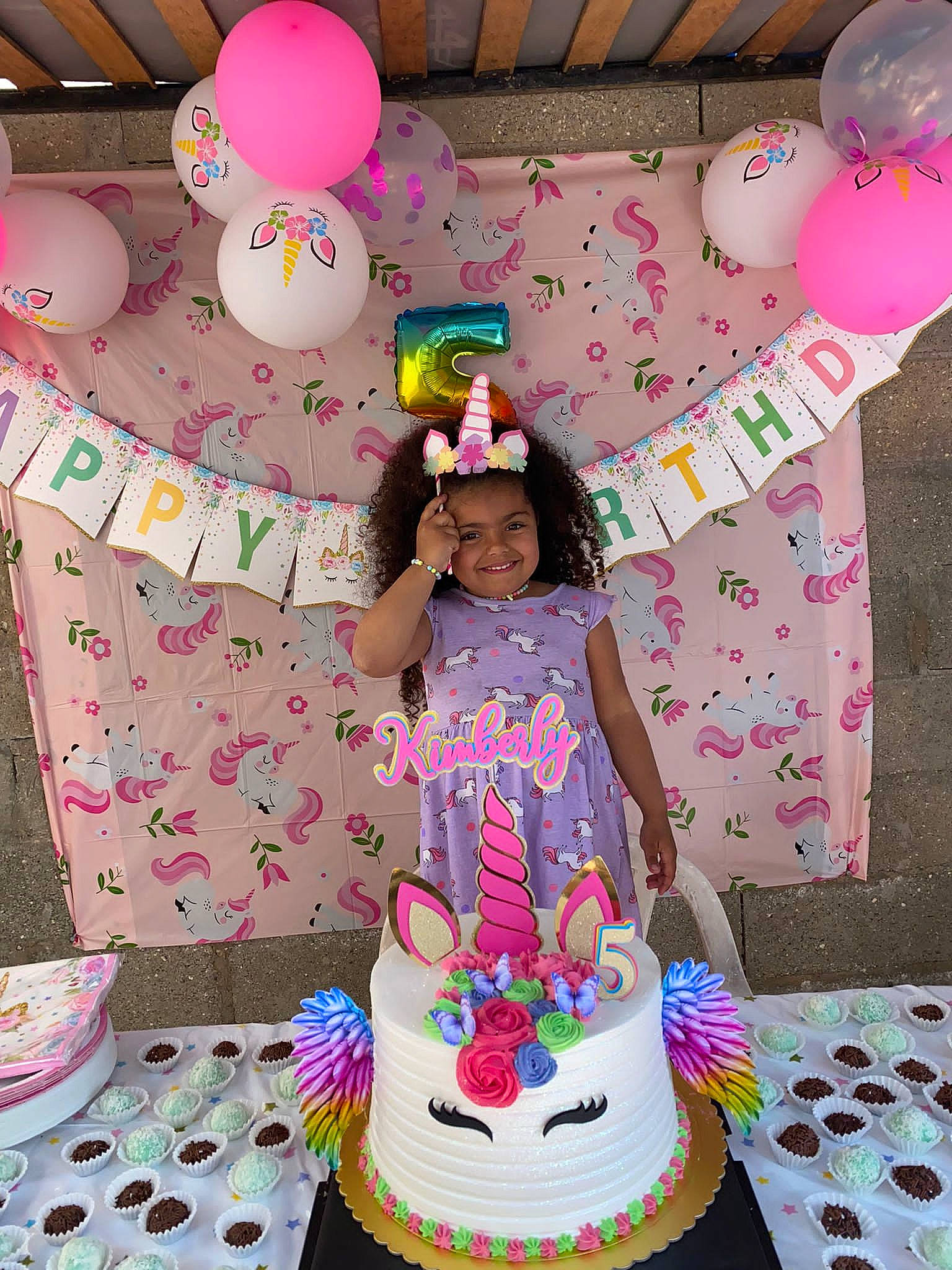 Kimberly participe au concours pour gagner de l'argent avec cette photo : baked_goods, birthday, birthday_cake, birthday_party, cake, cake_decorating, cake_decorating_supply, dessert, event, food, green, happy, joy, magenta, party_supply, pattern, person, pink, smile, sugar_cake