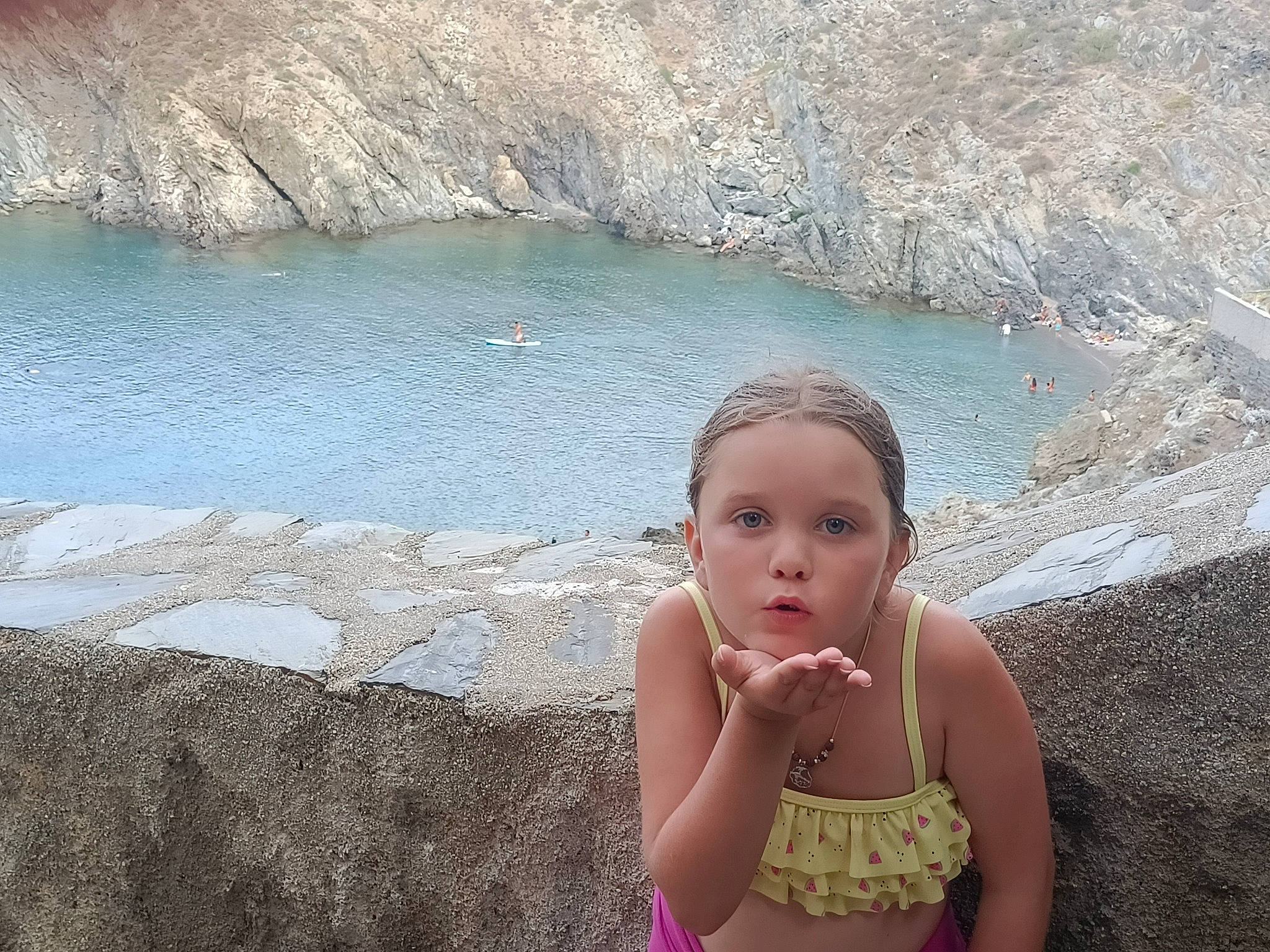 Floriana a rejoint le concours — aidez-le/la à gagner de superbes lots ! baby, brassiere, eye, fun, happy, headwear, lake, landscape, leisure, ocean, people_in_nature, person, recreation, reservoir, rock, sand, sitting, swimwear, toddler, travel