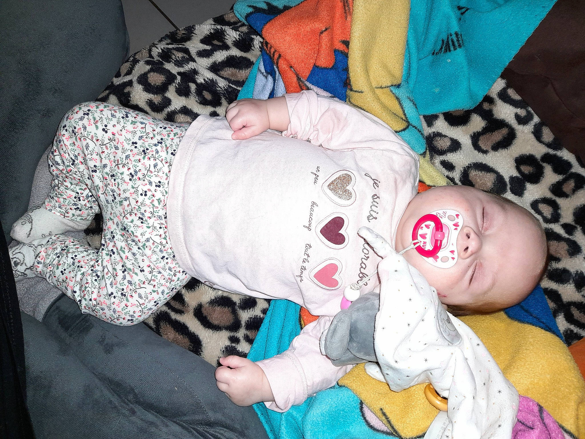 Kendra a rejoint le concours — aidez-le/la à gagner de superbes lots ! baby, baby_products, baby_toddler_clothing, bedtime, child, comfort, hat, lap, linens, mouth, nap, pattern, person, sleep, sleeve, textile, toddler